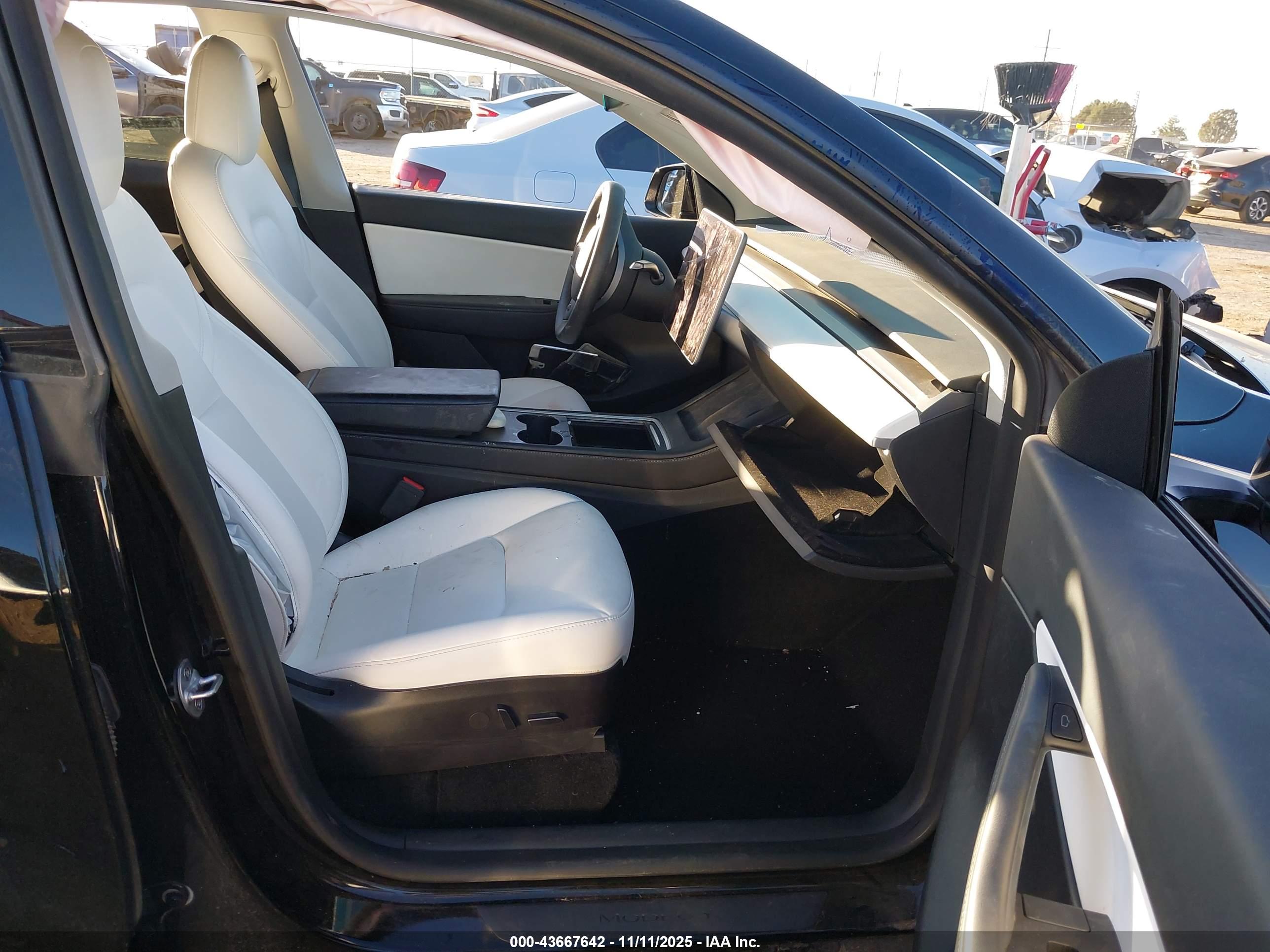 TESLA MODEL image 5