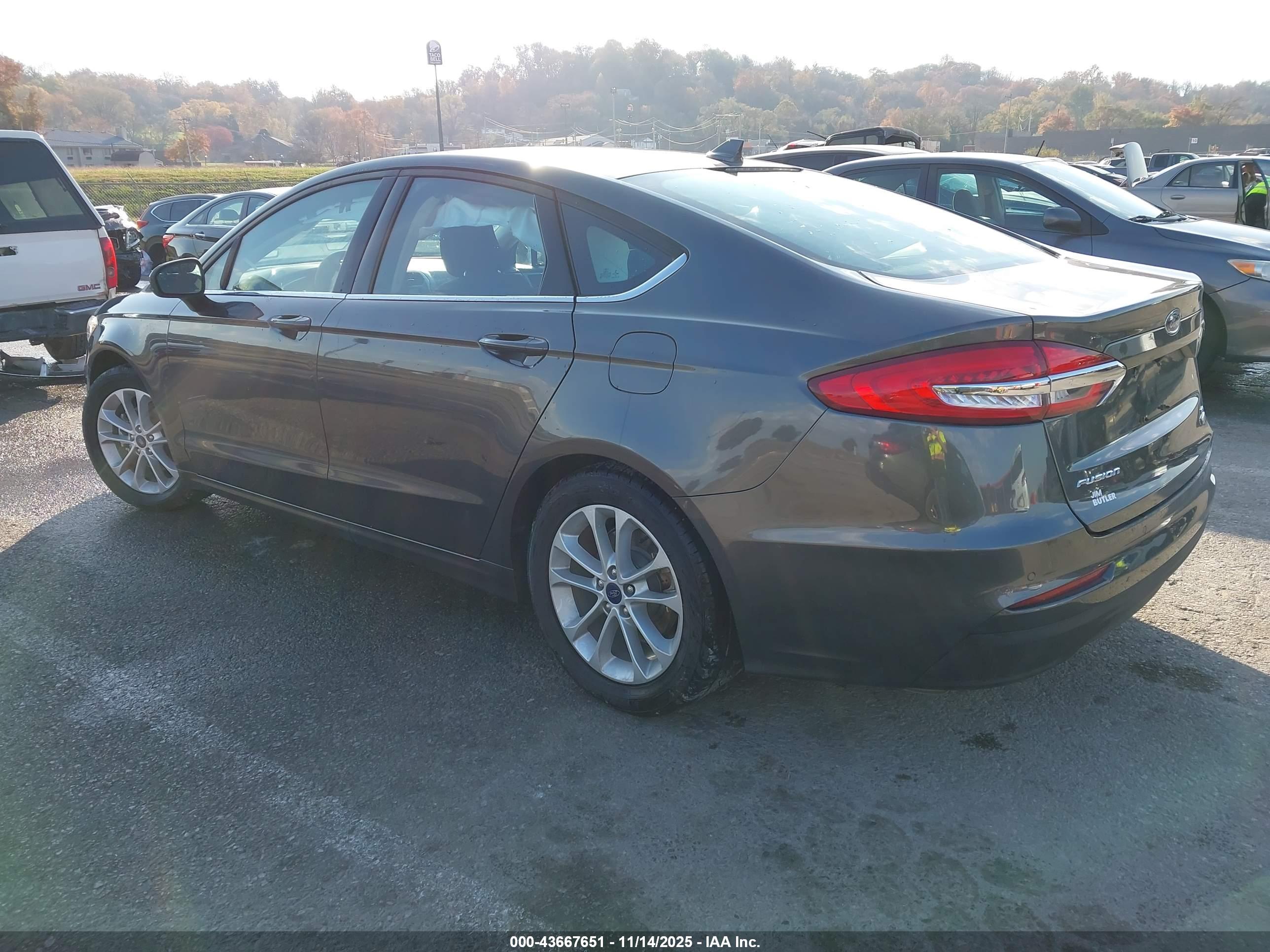 FORD FUSION image 3