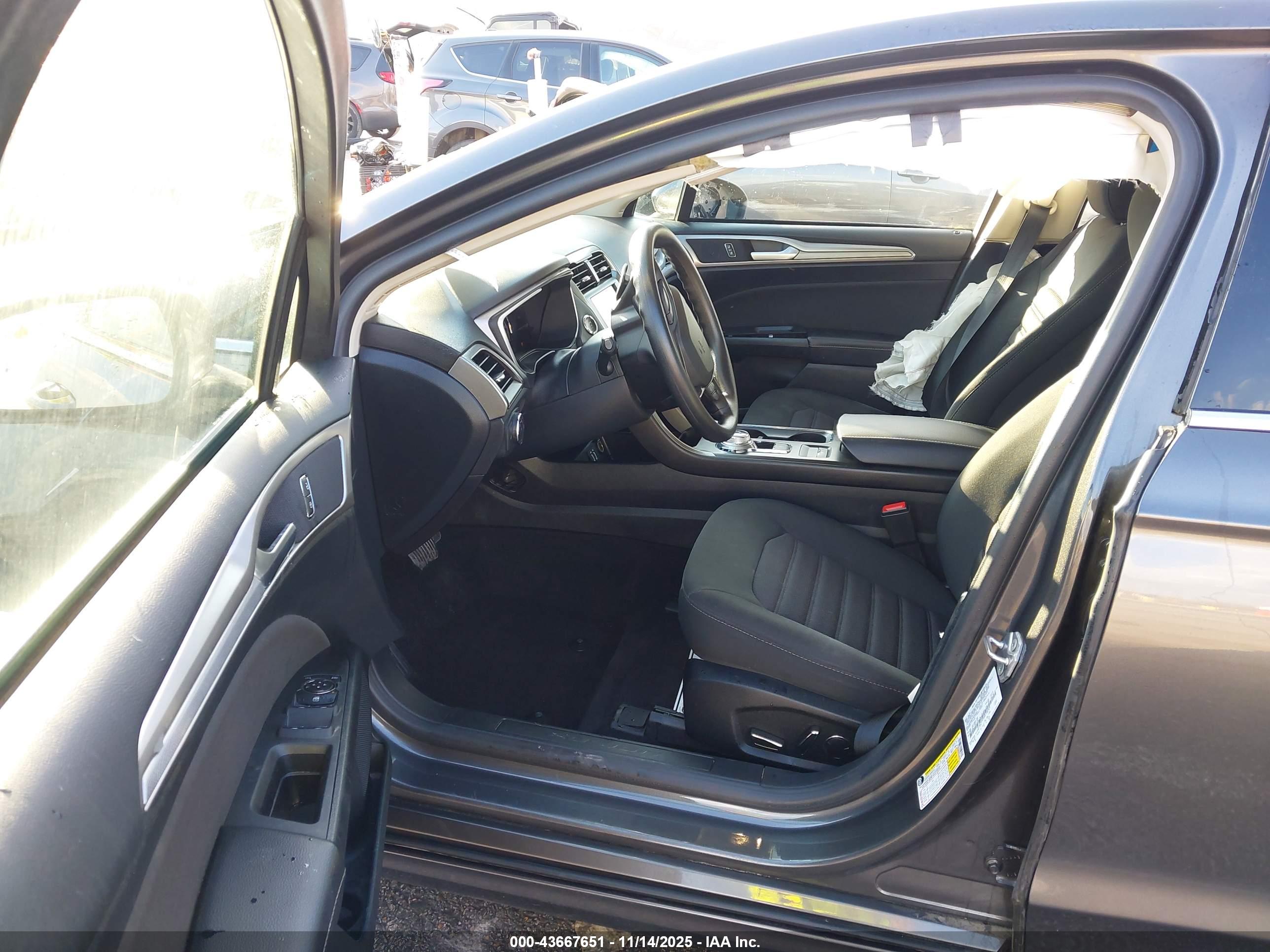 FORD FUSION image 5