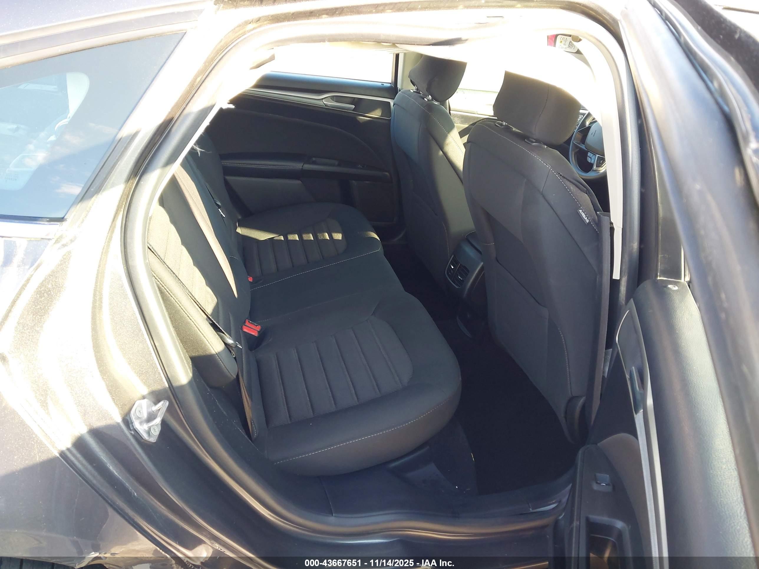 FORD FUSION image 8