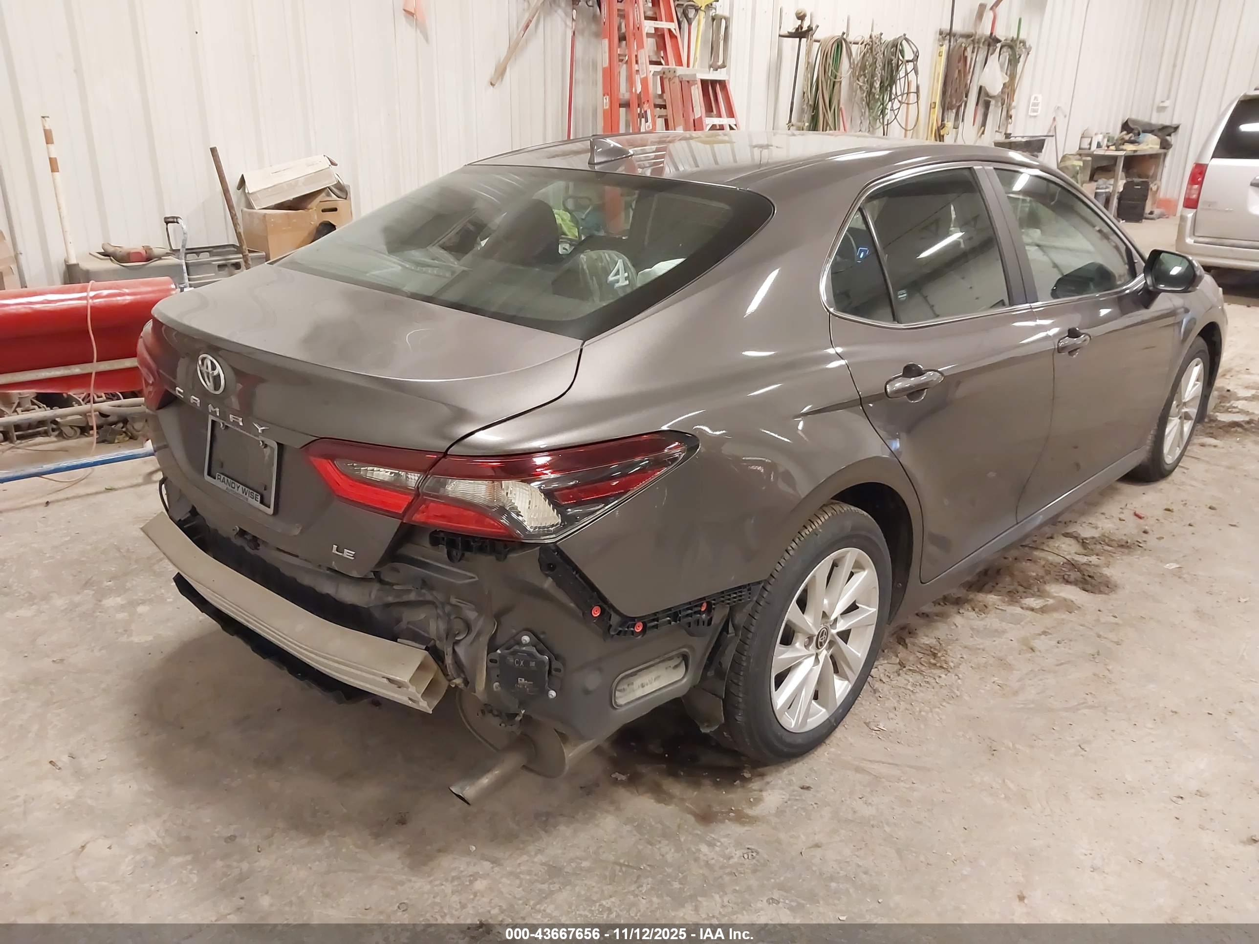 TOYOTA CAMRY image 4