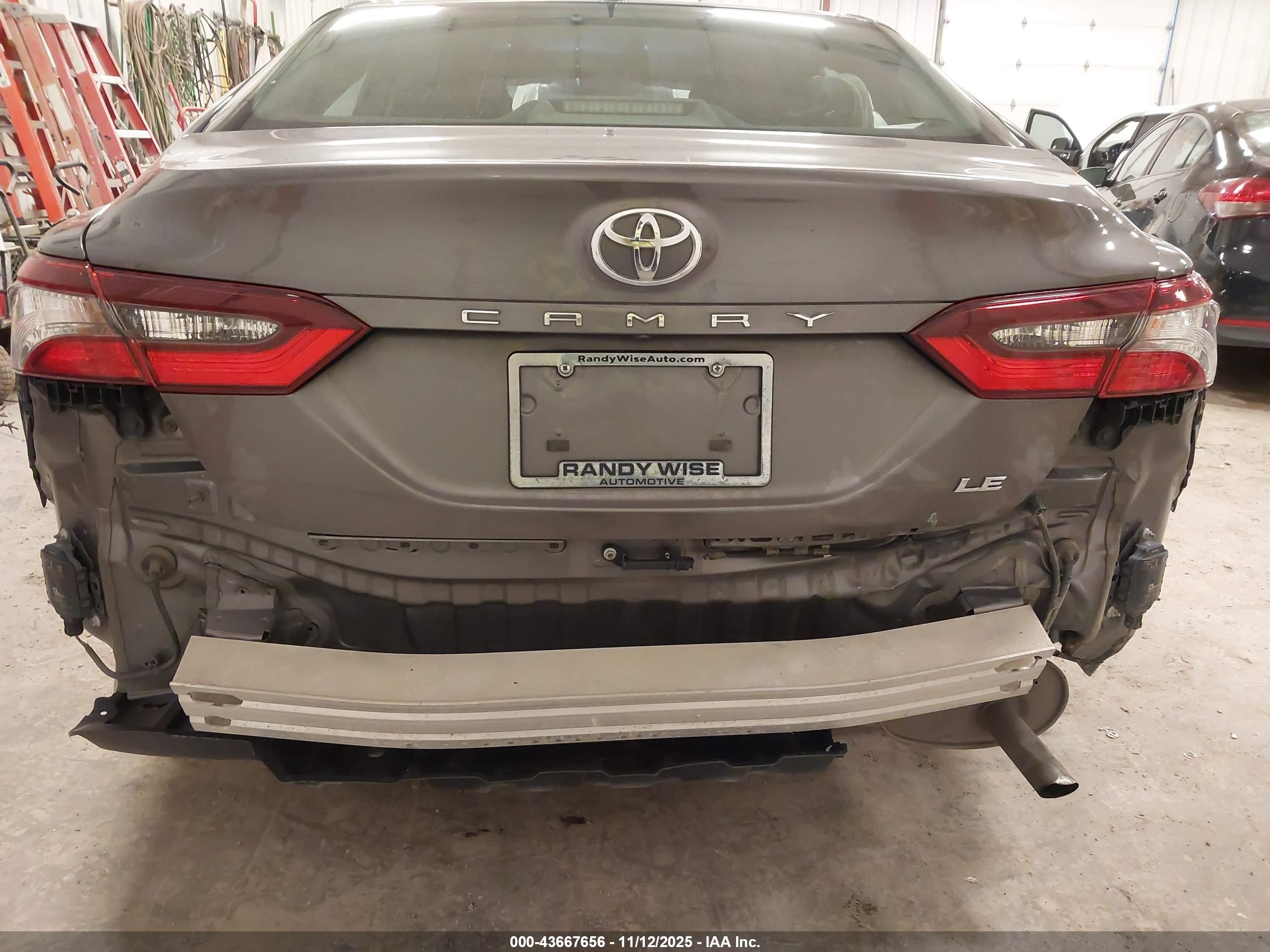 TOYOTA CAMRY image 6