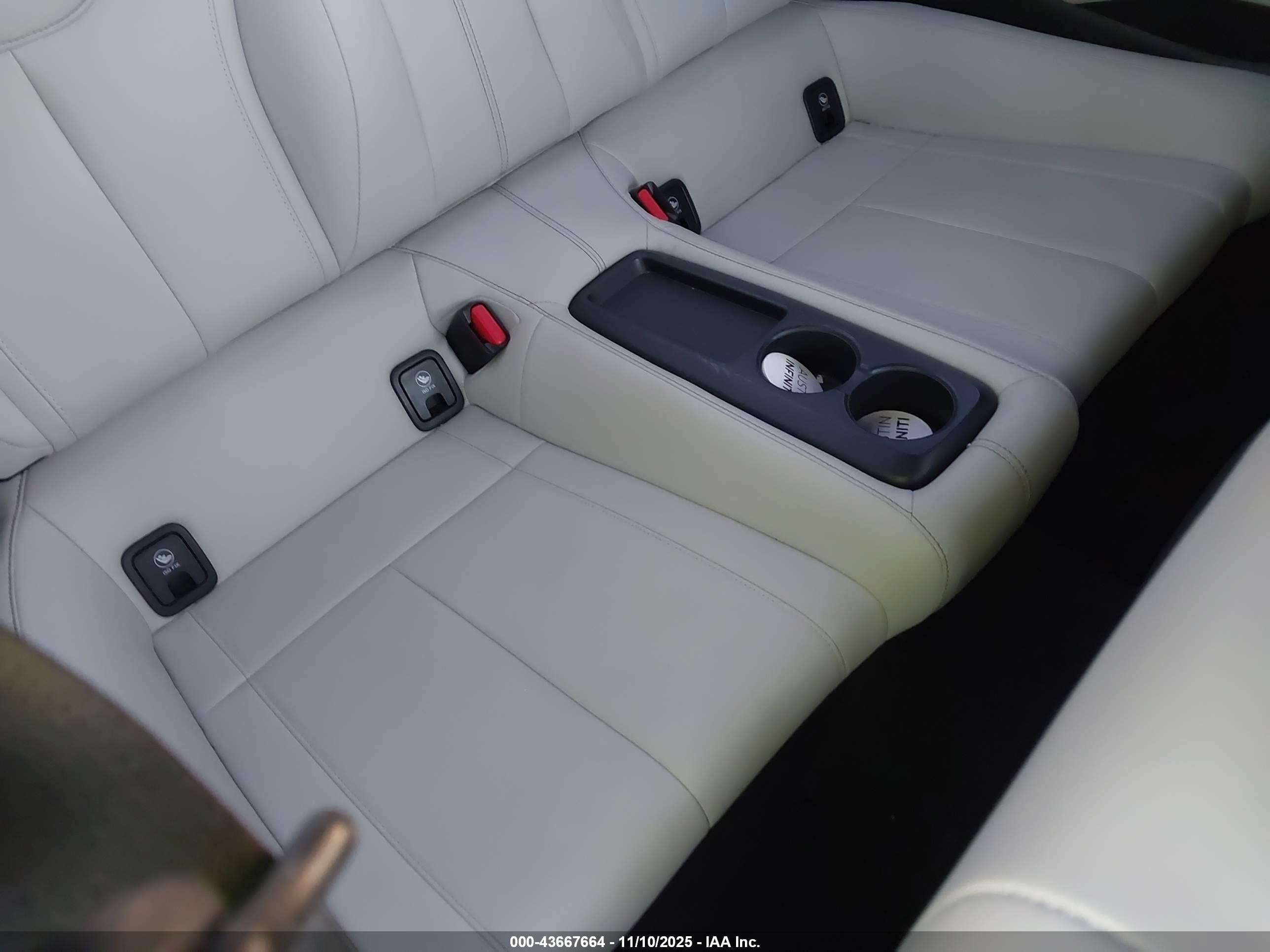 INFINITI Q60 image 8