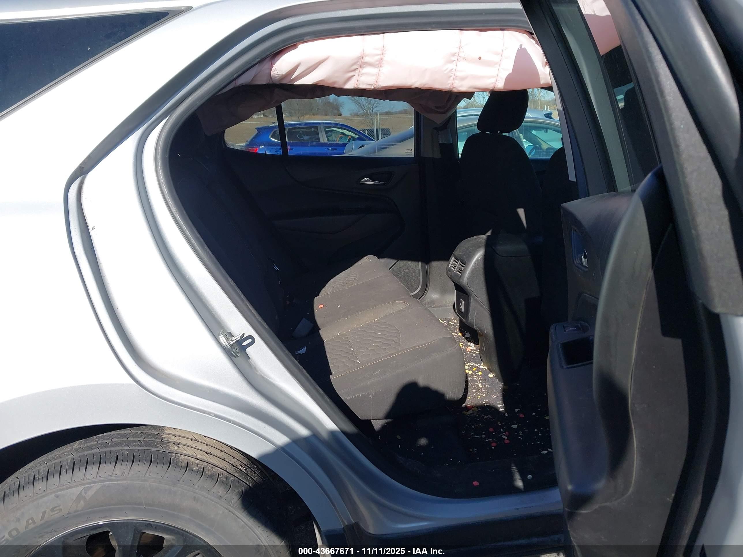 CHEVROLET EQUINOX image 8