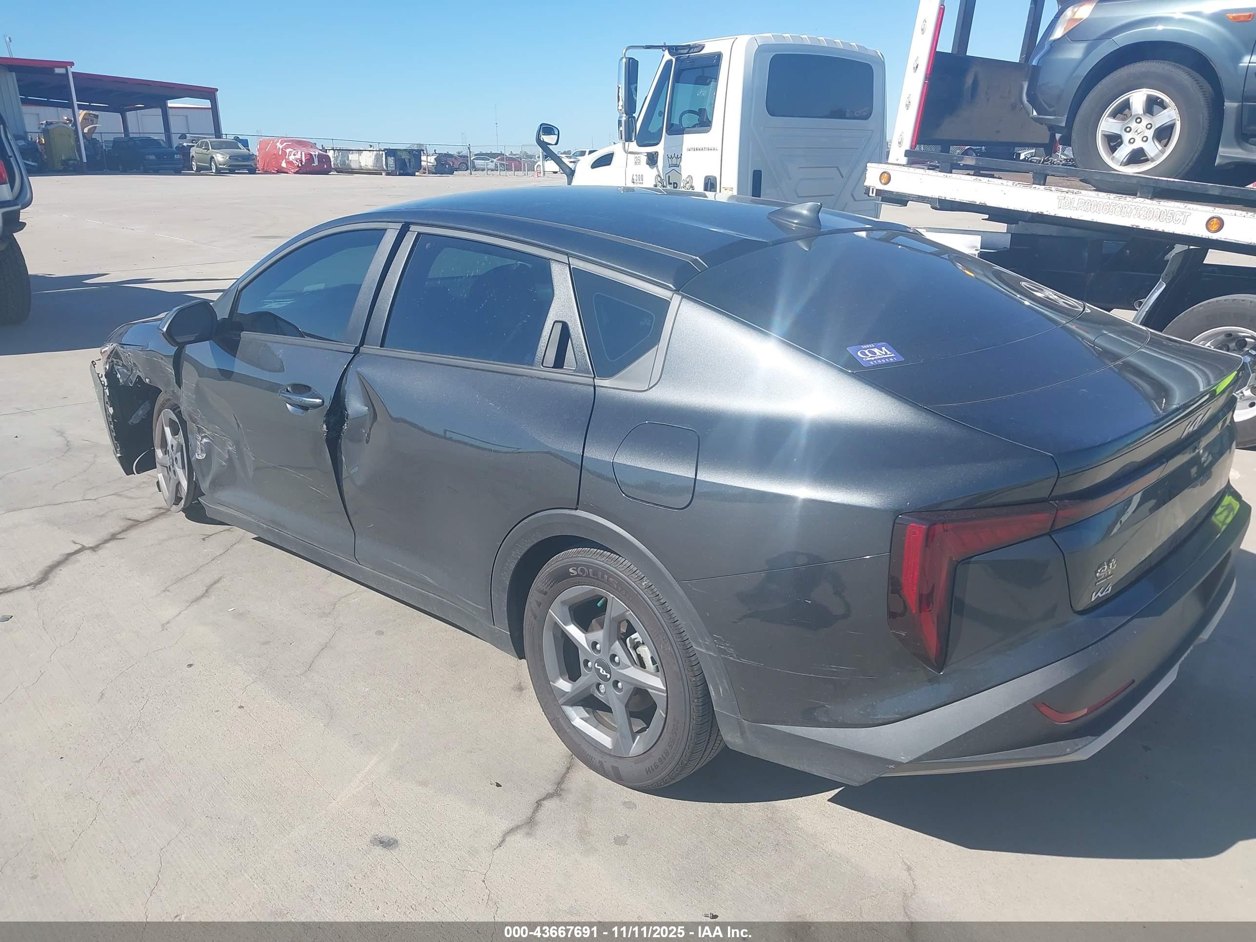 KIA K4 image 3