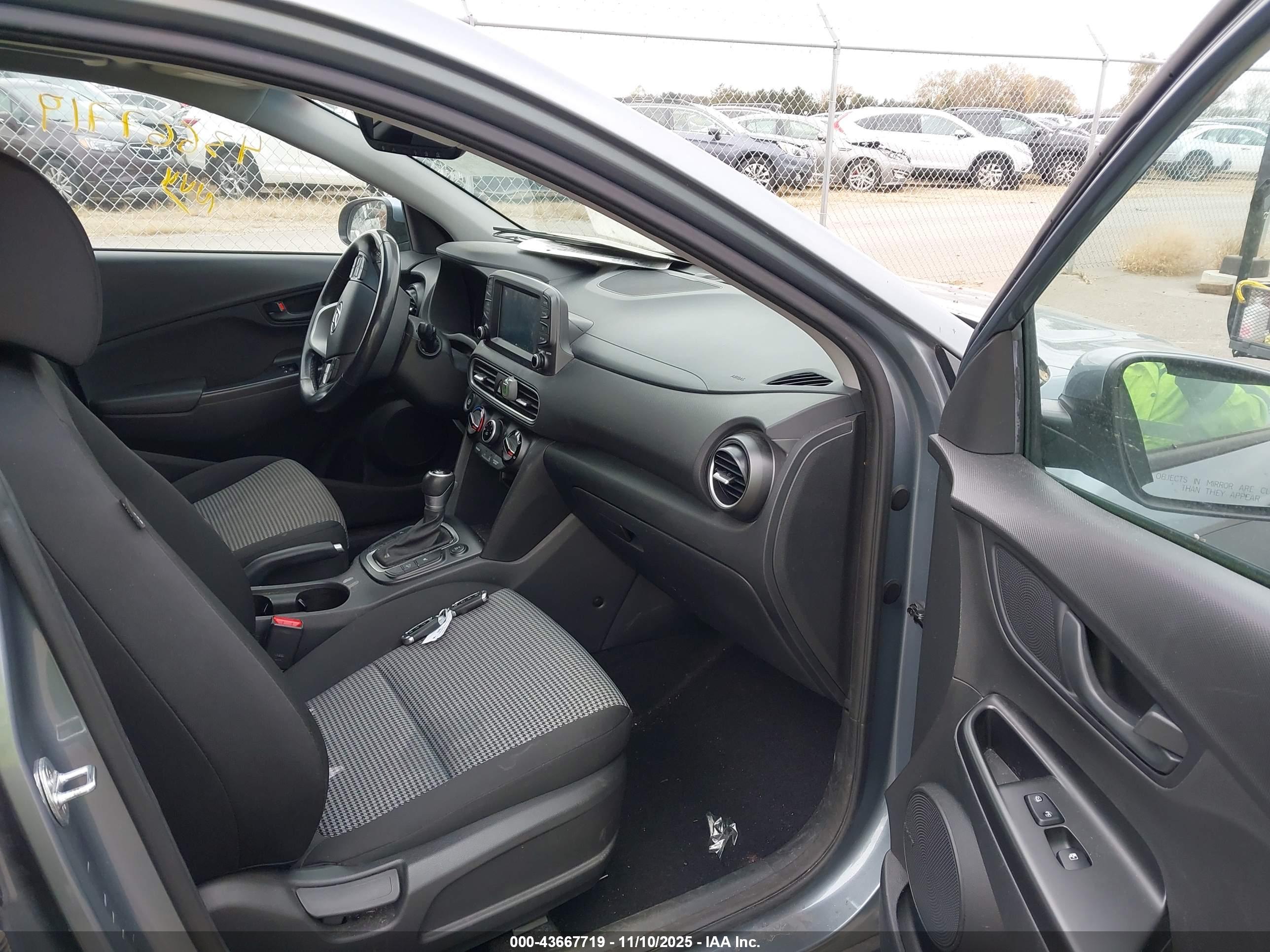 HYUNDAI KONA image 5