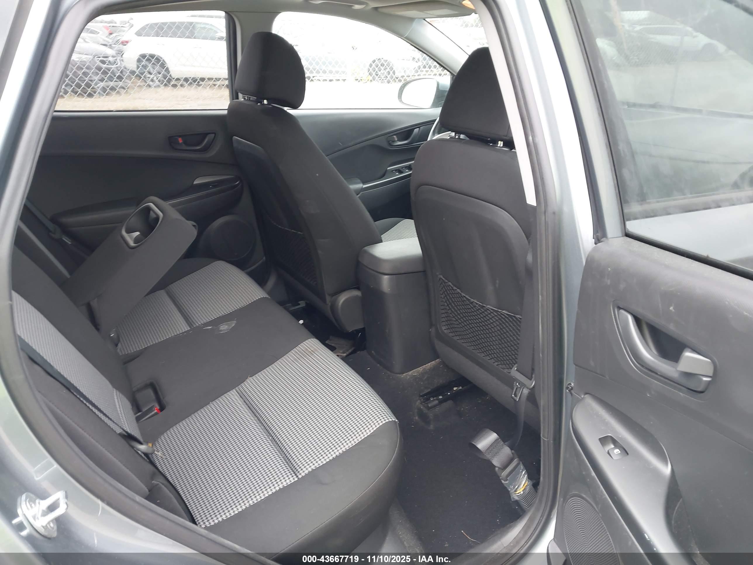 HYUNDAI KONA image 8