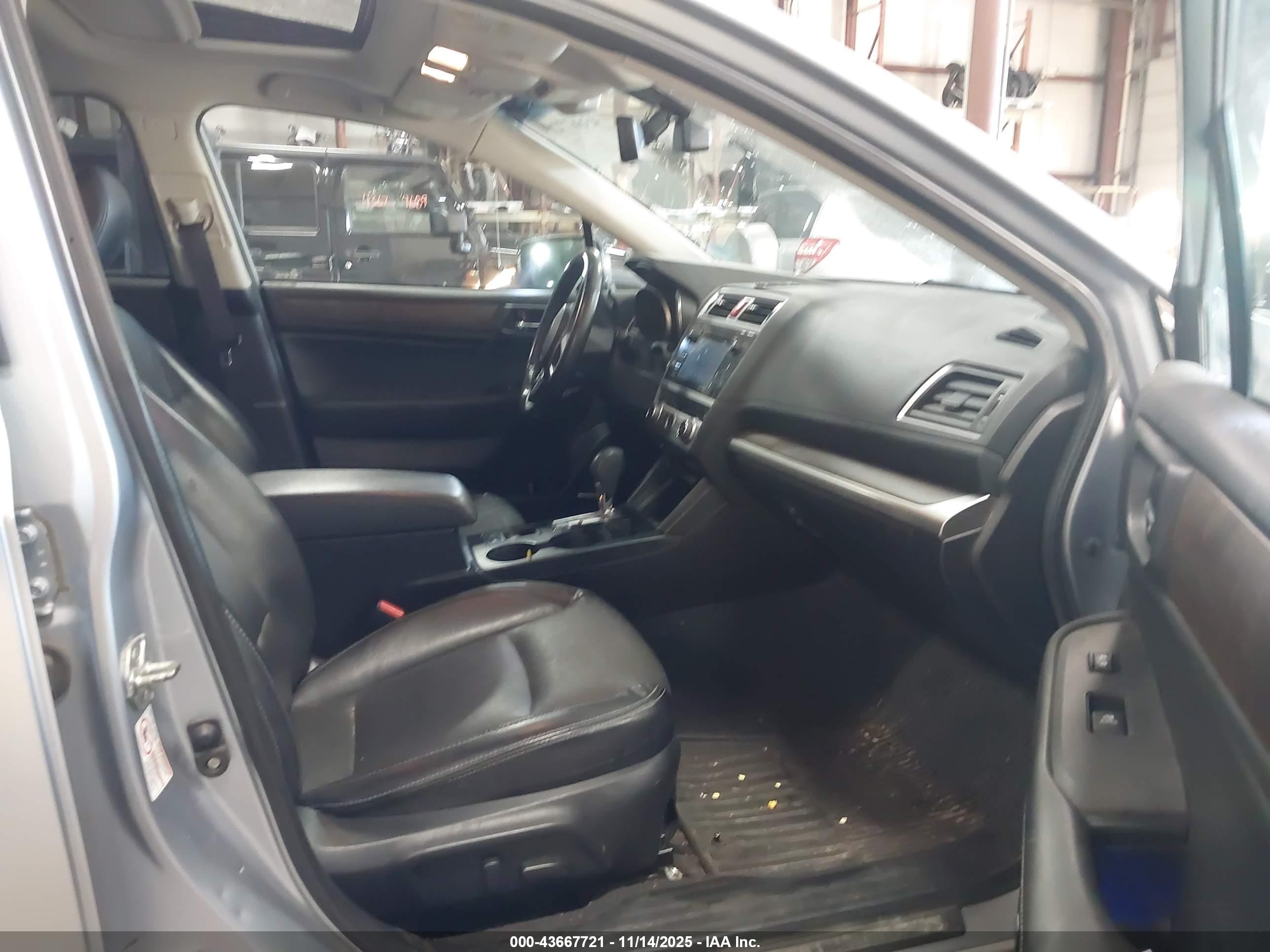 SUBARU OUTBACK image 5