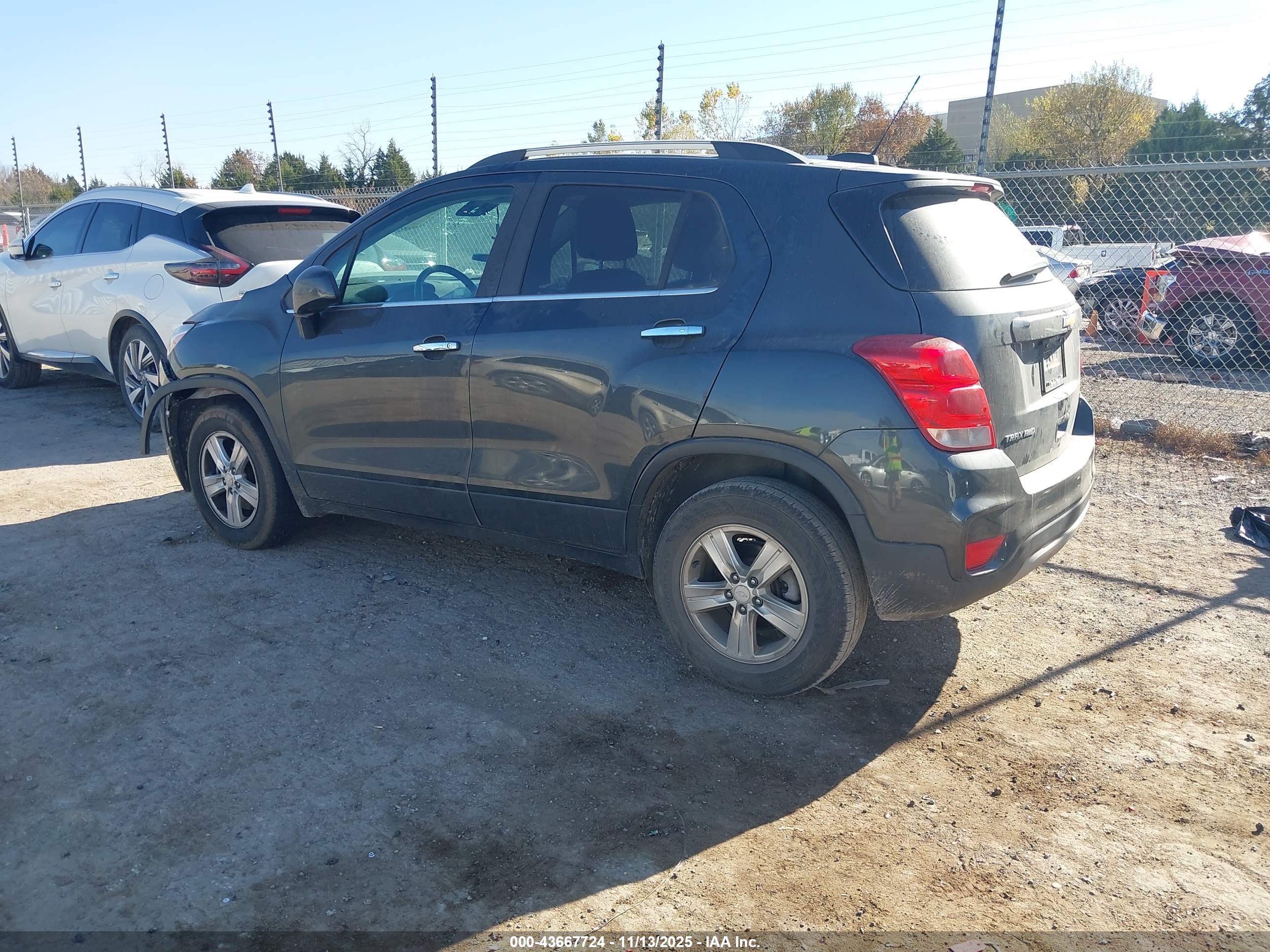 CHEVROLET TRAX image 3