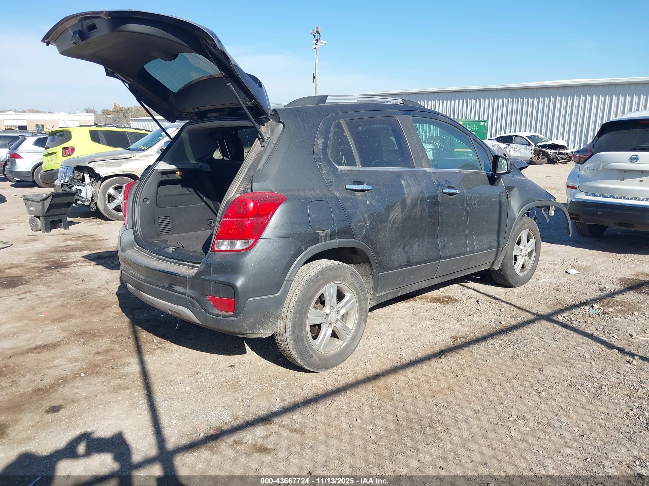 CHEVROLET TRAX image 4