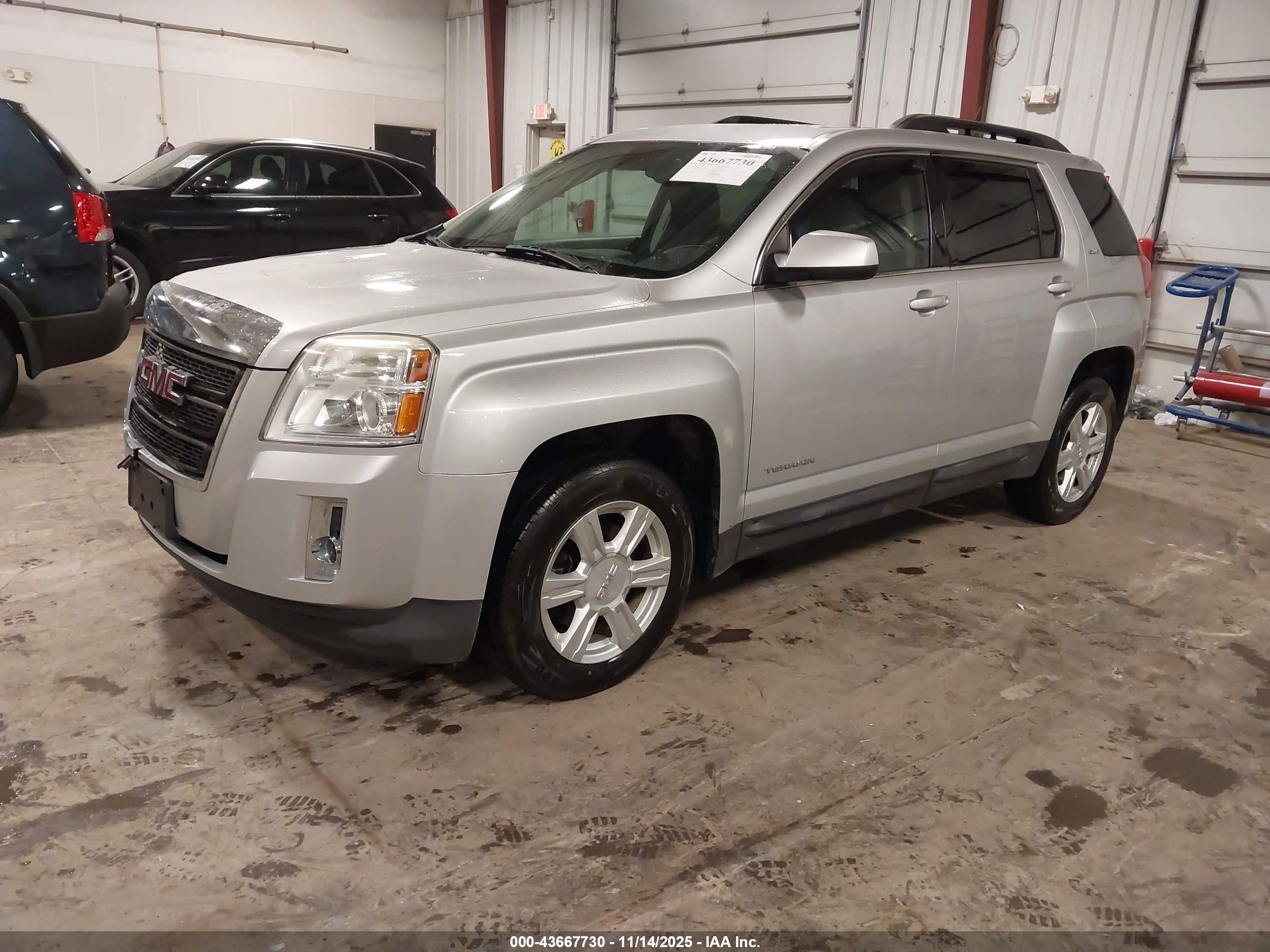 GMC TERRAIN image 2