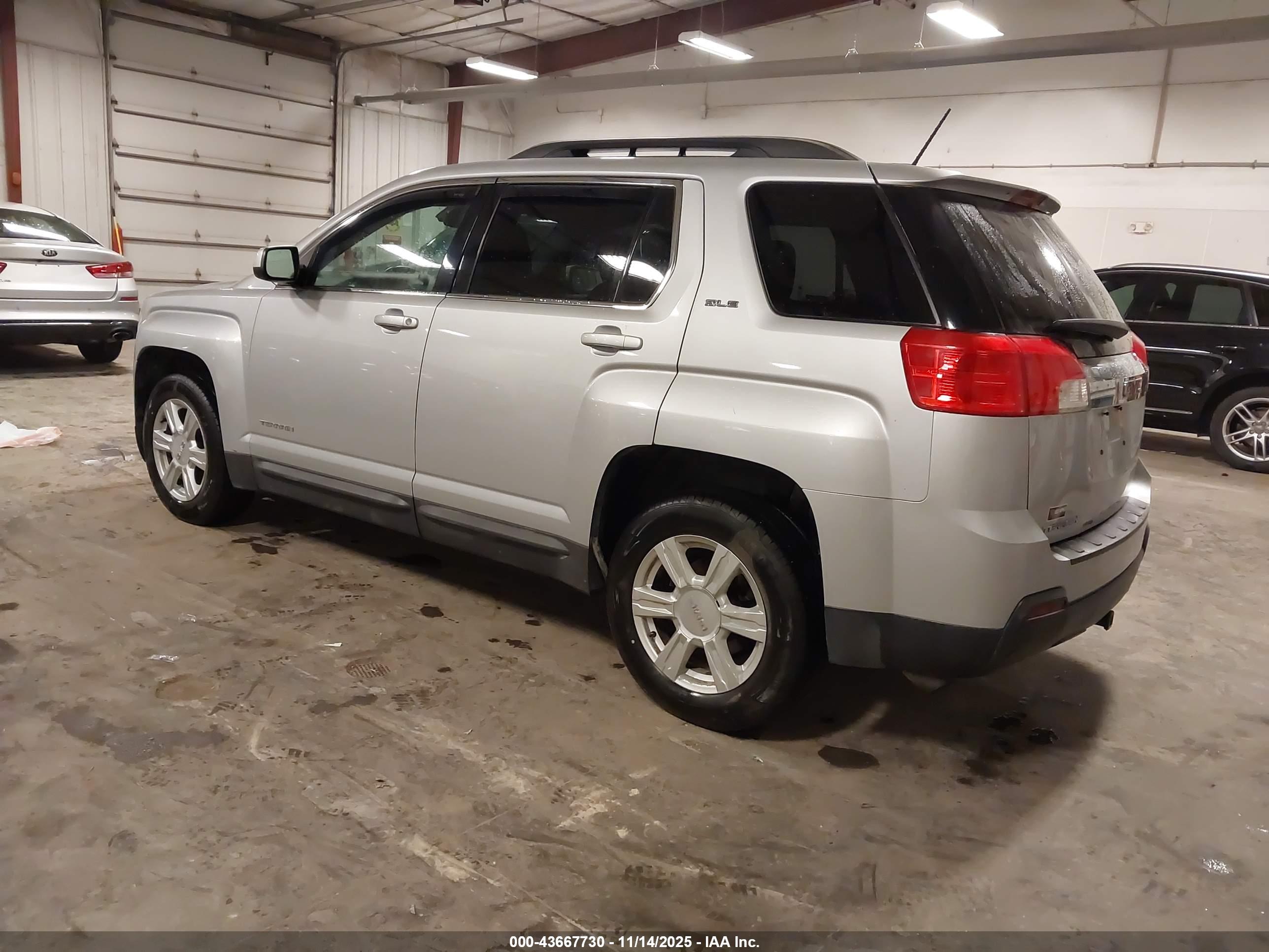 GMC TERRAIN image 3