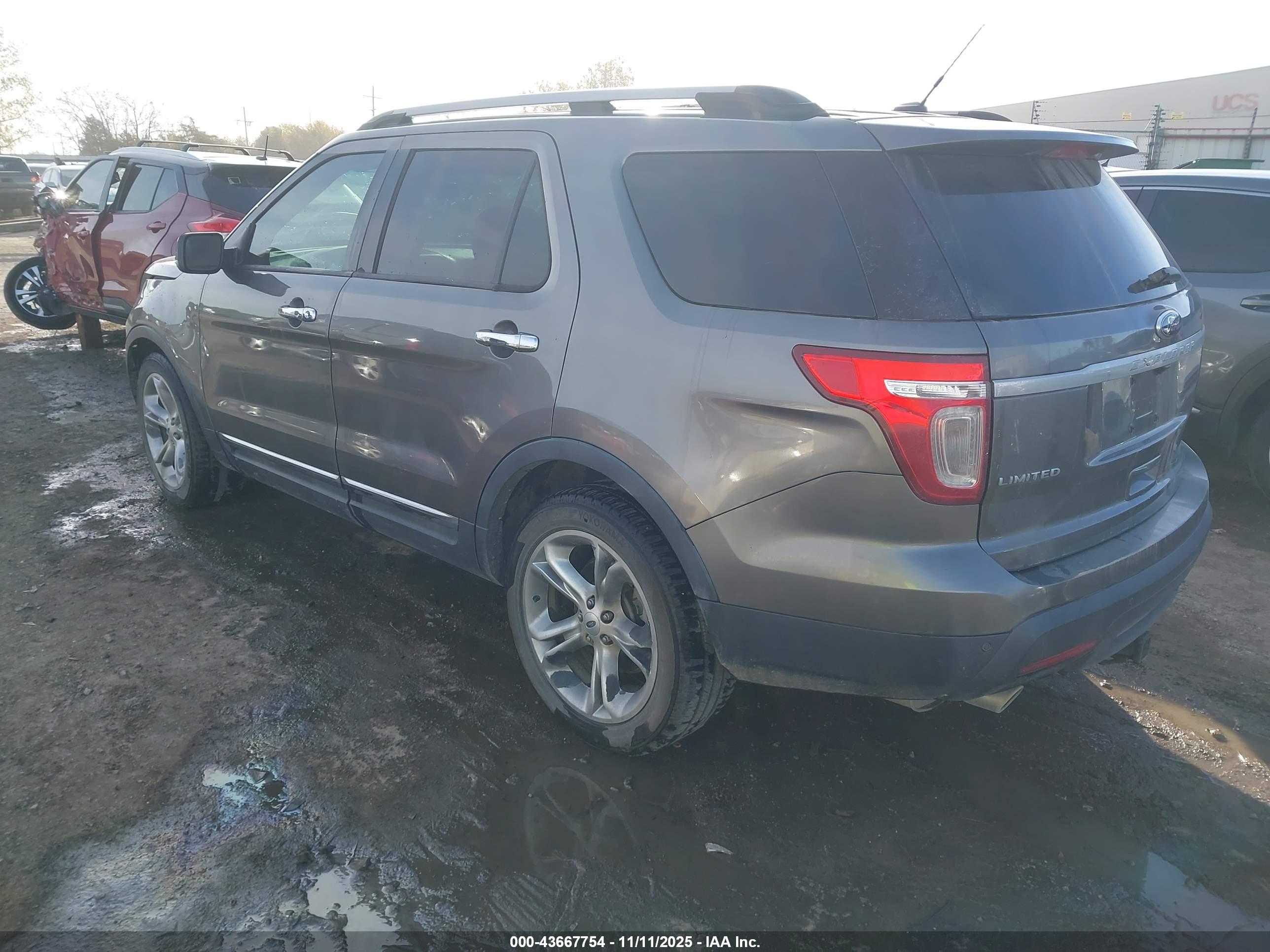 FORD EXPLORER image 3