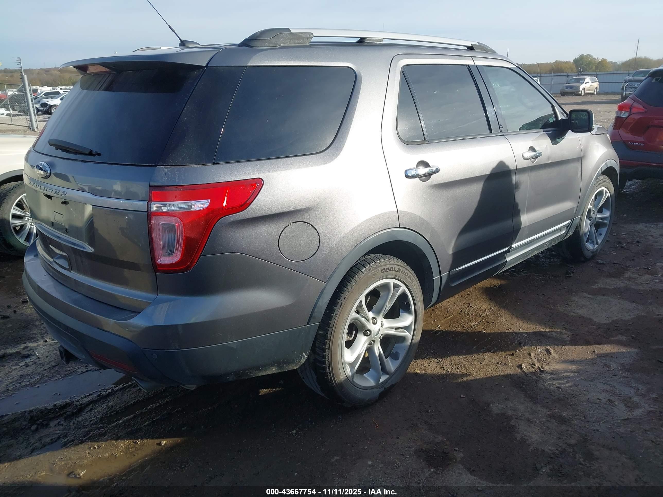 FORD EXPLORER image 4