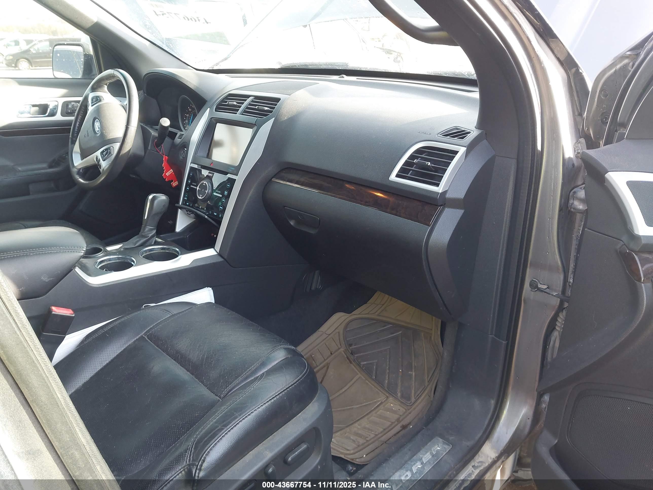 FORD EXPLORER image 5