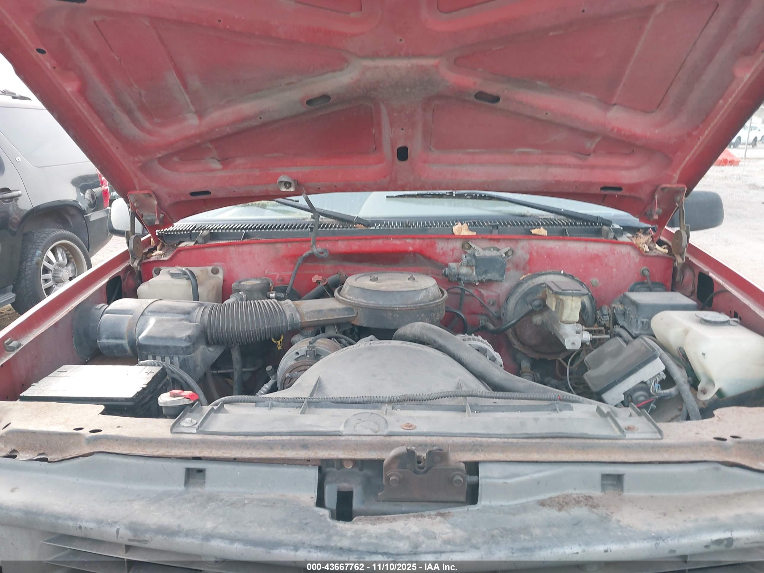 CHEVROLET GMT-400 image 10