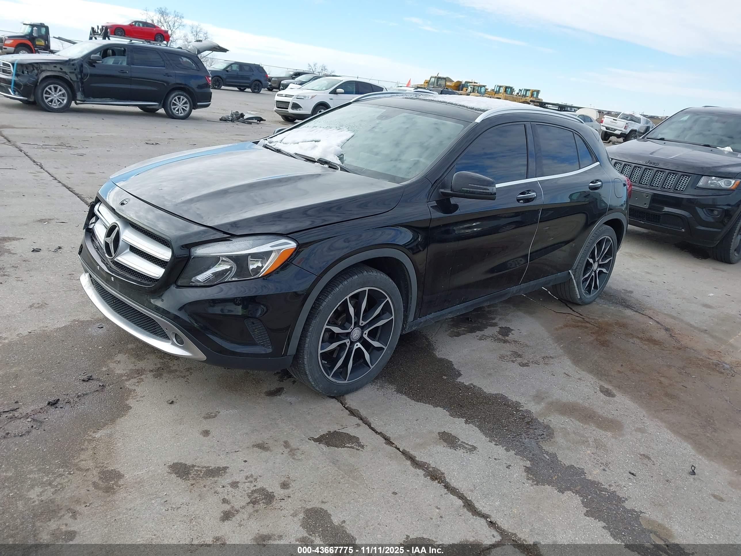 MERCEDES-BENZ GLA image 2