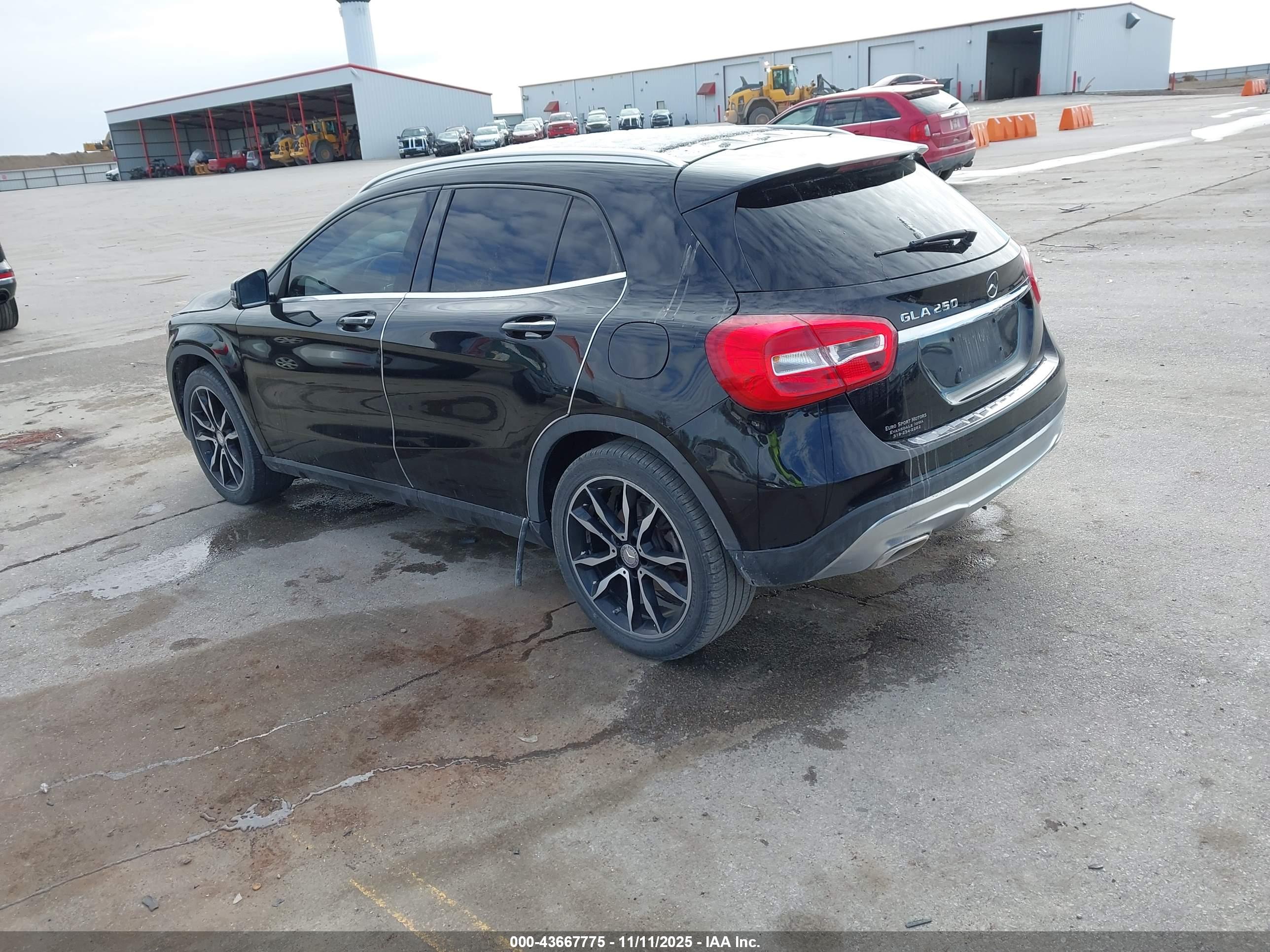 MERCEDES-BENZ GLA image 3