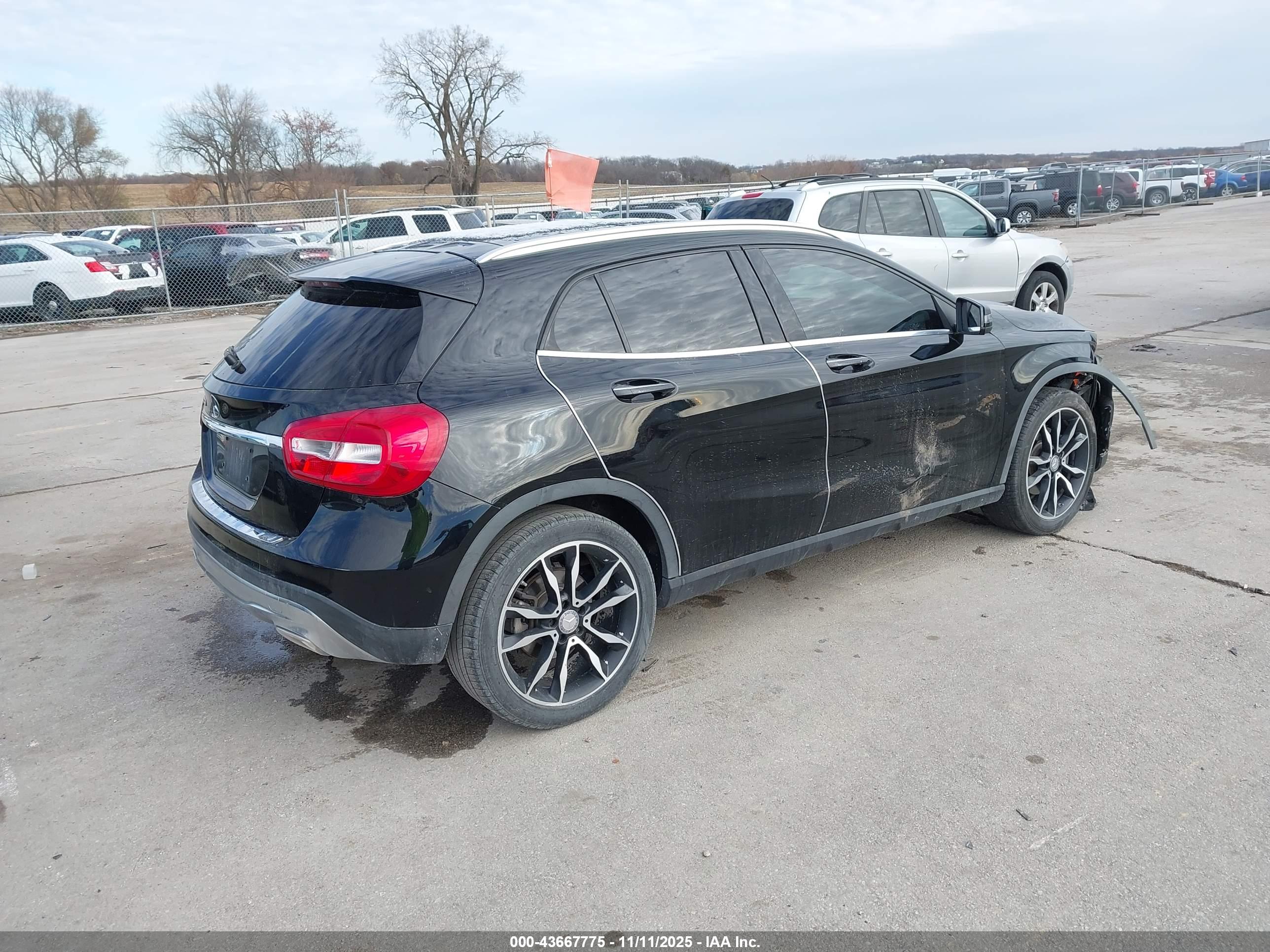 MERCEDES-BENZ GLA image 4