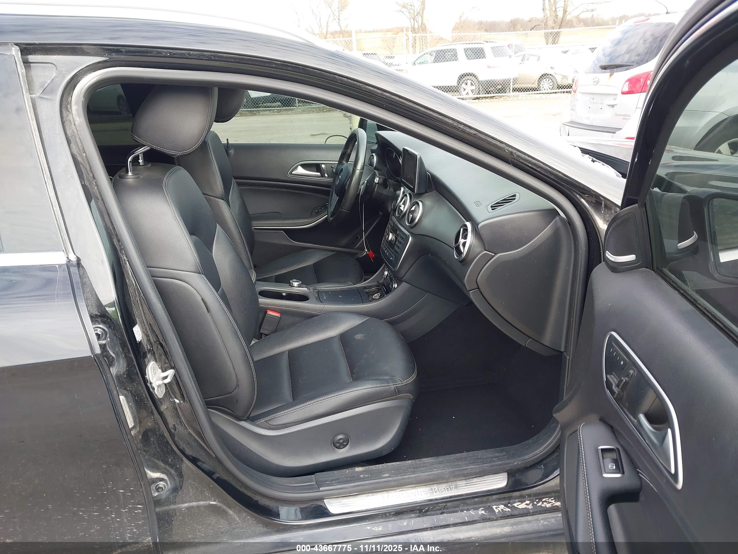 MERCEDES-BENZ GLA image 5