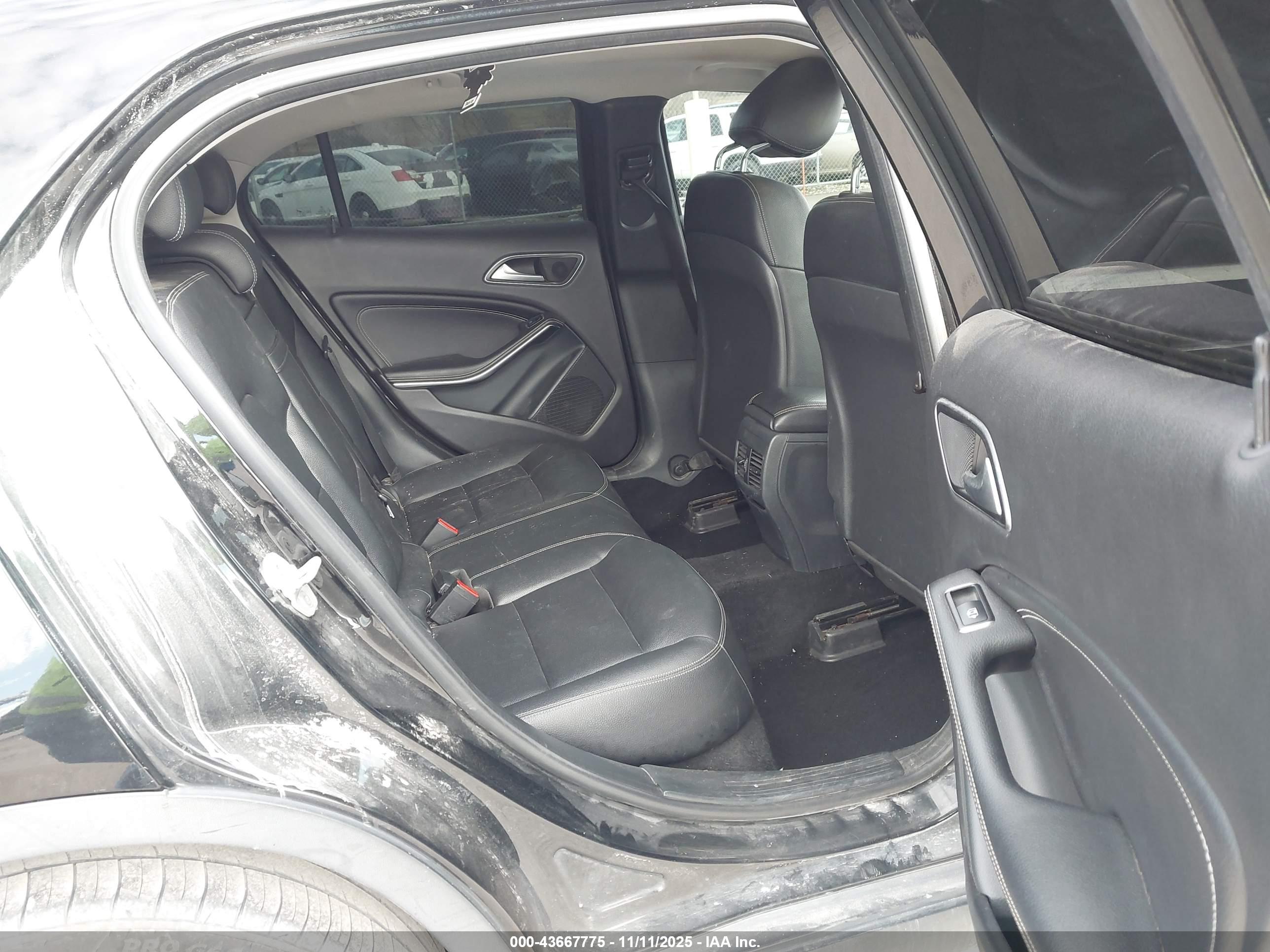 MERCEDES-BENZ GLA image 8