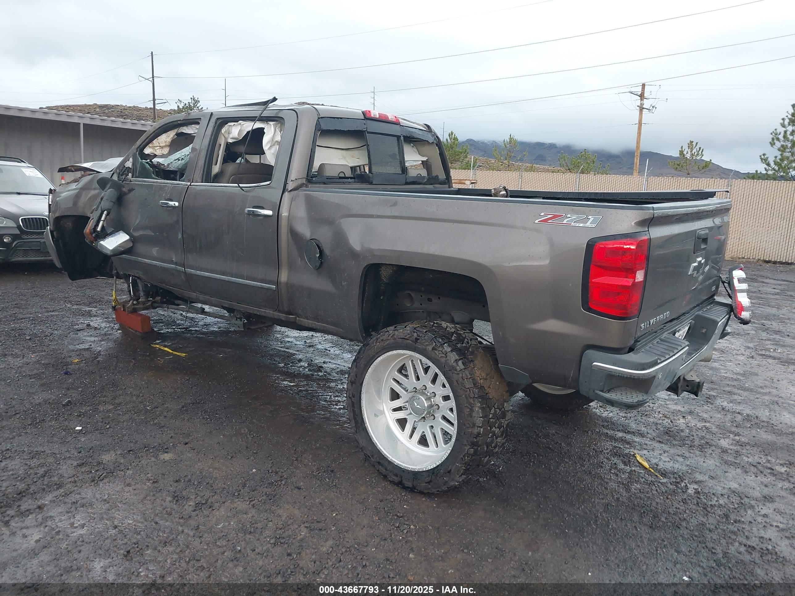 CHEVROLET SILVERADO image 3
