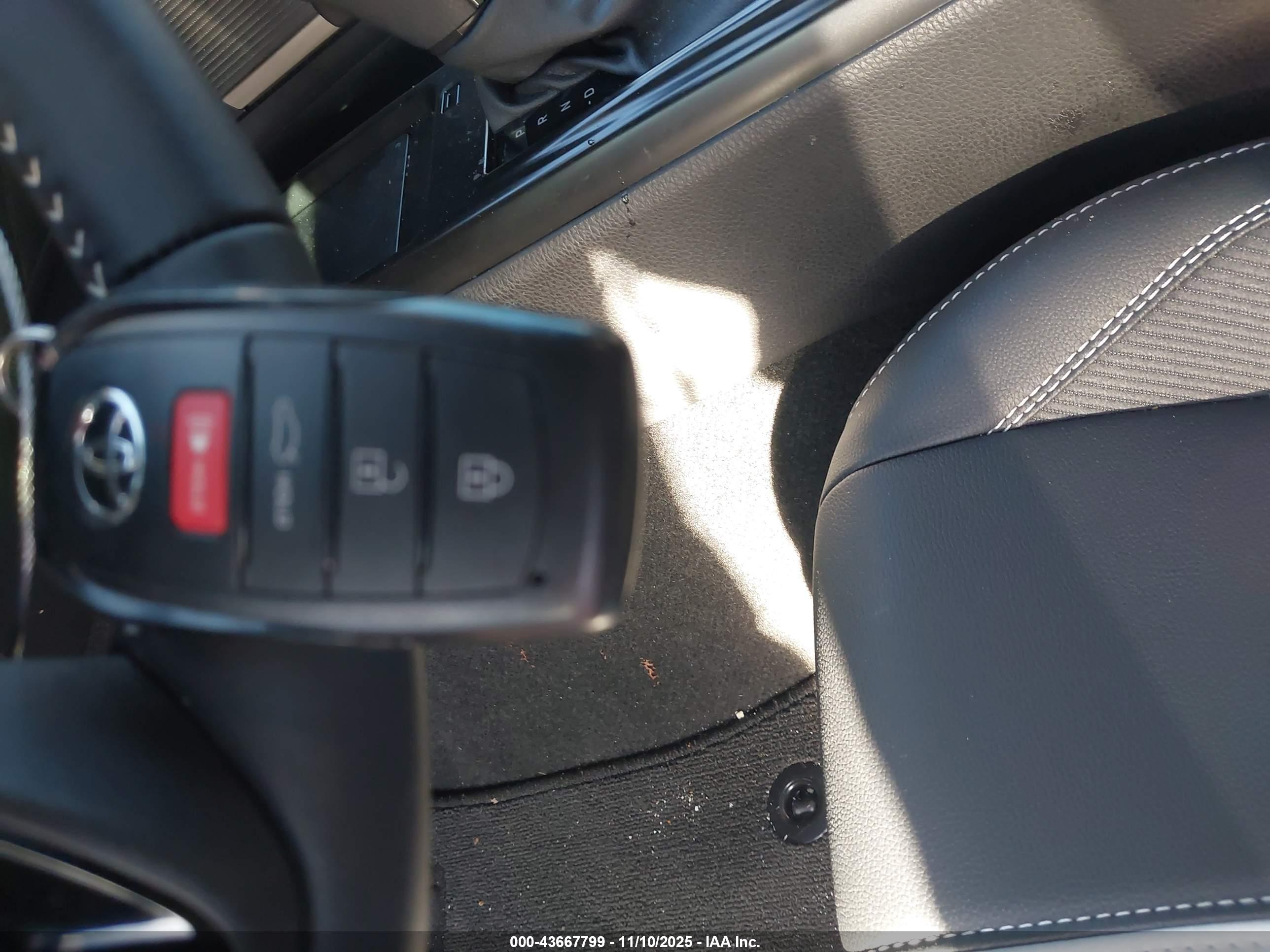 TOYOTA CAMRY image 11