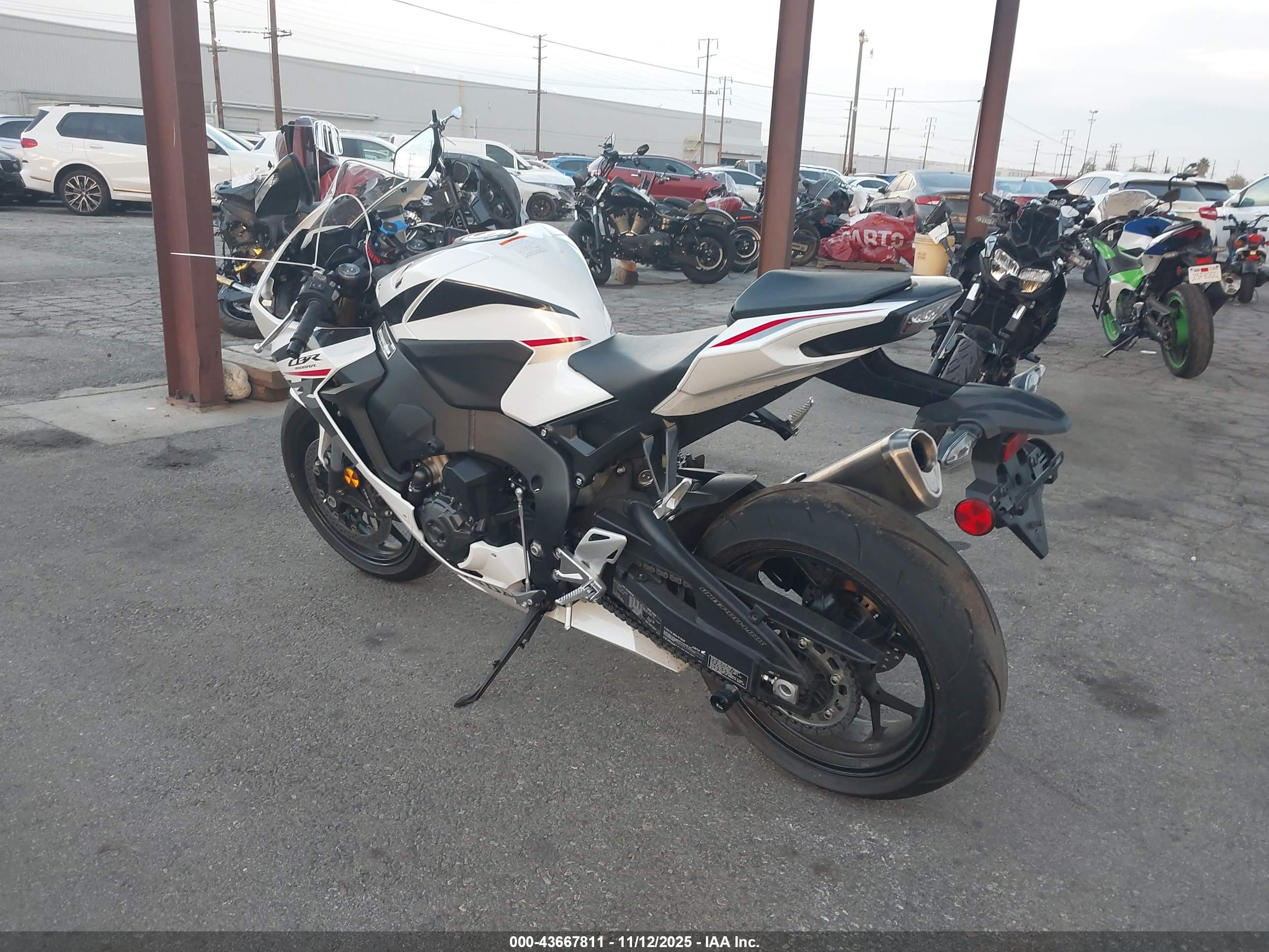 HONDA CBR1000 image 3