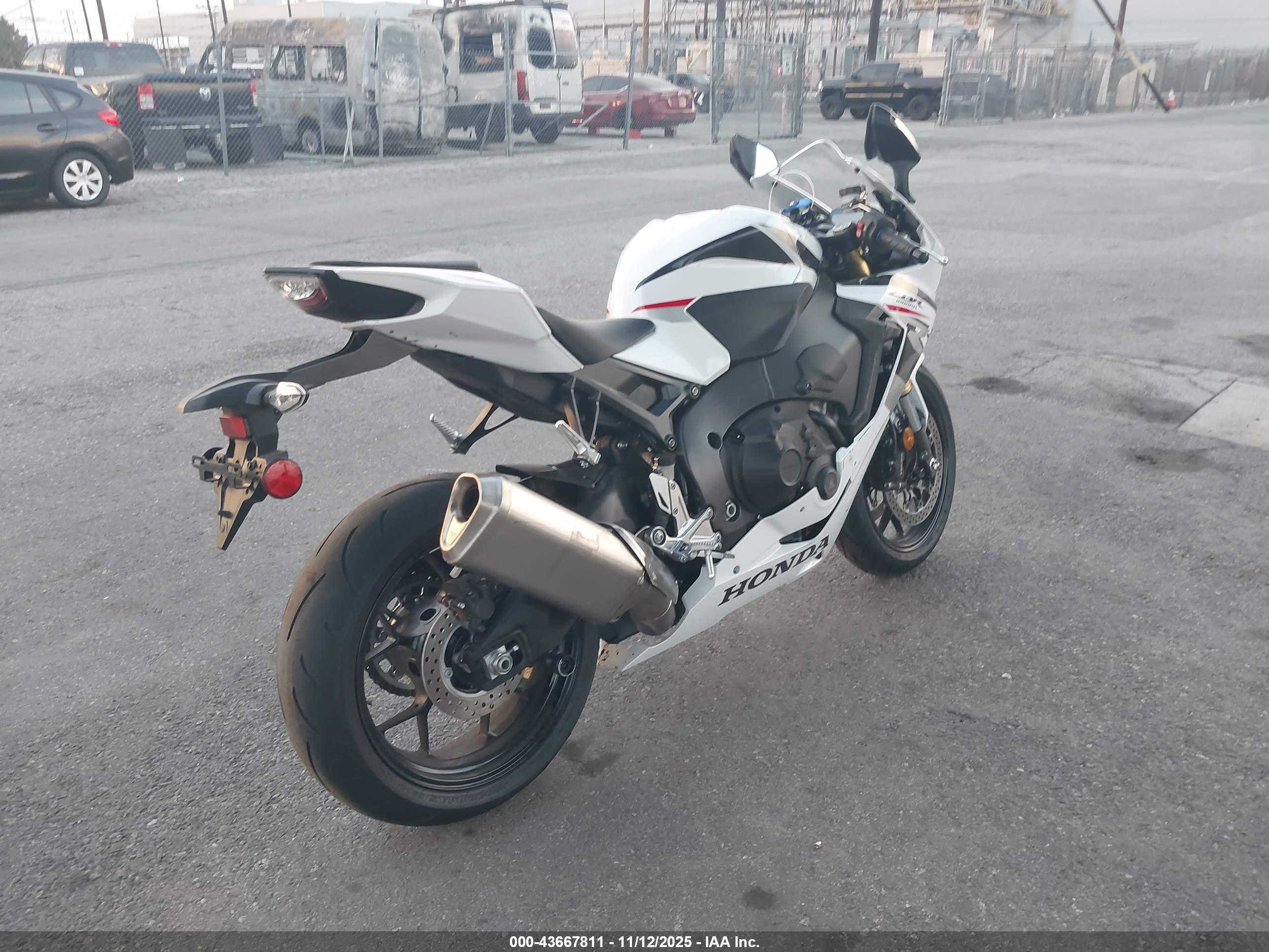 HONDA CBR1000 image 4