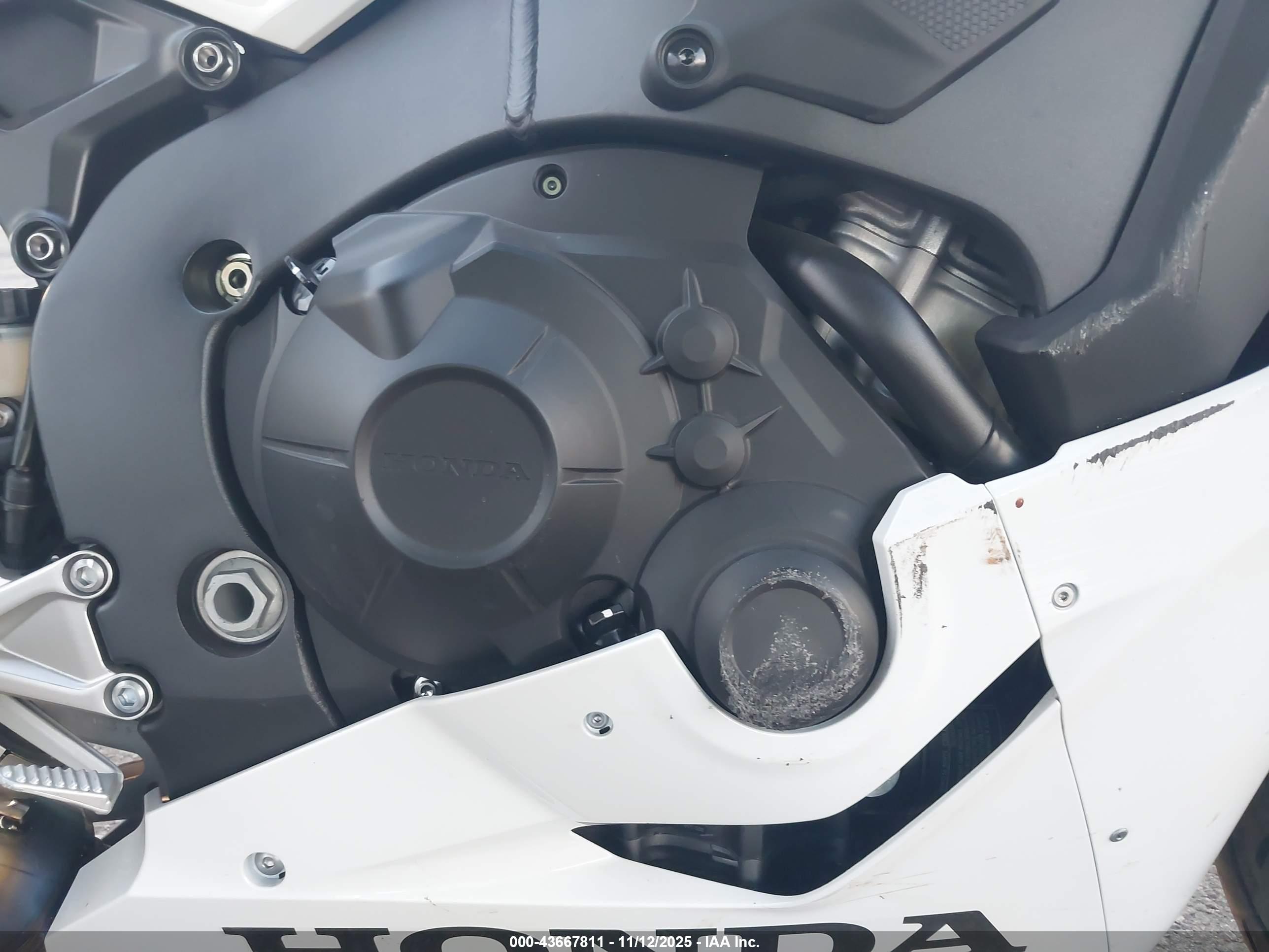 HONDA CBR1000 image 8