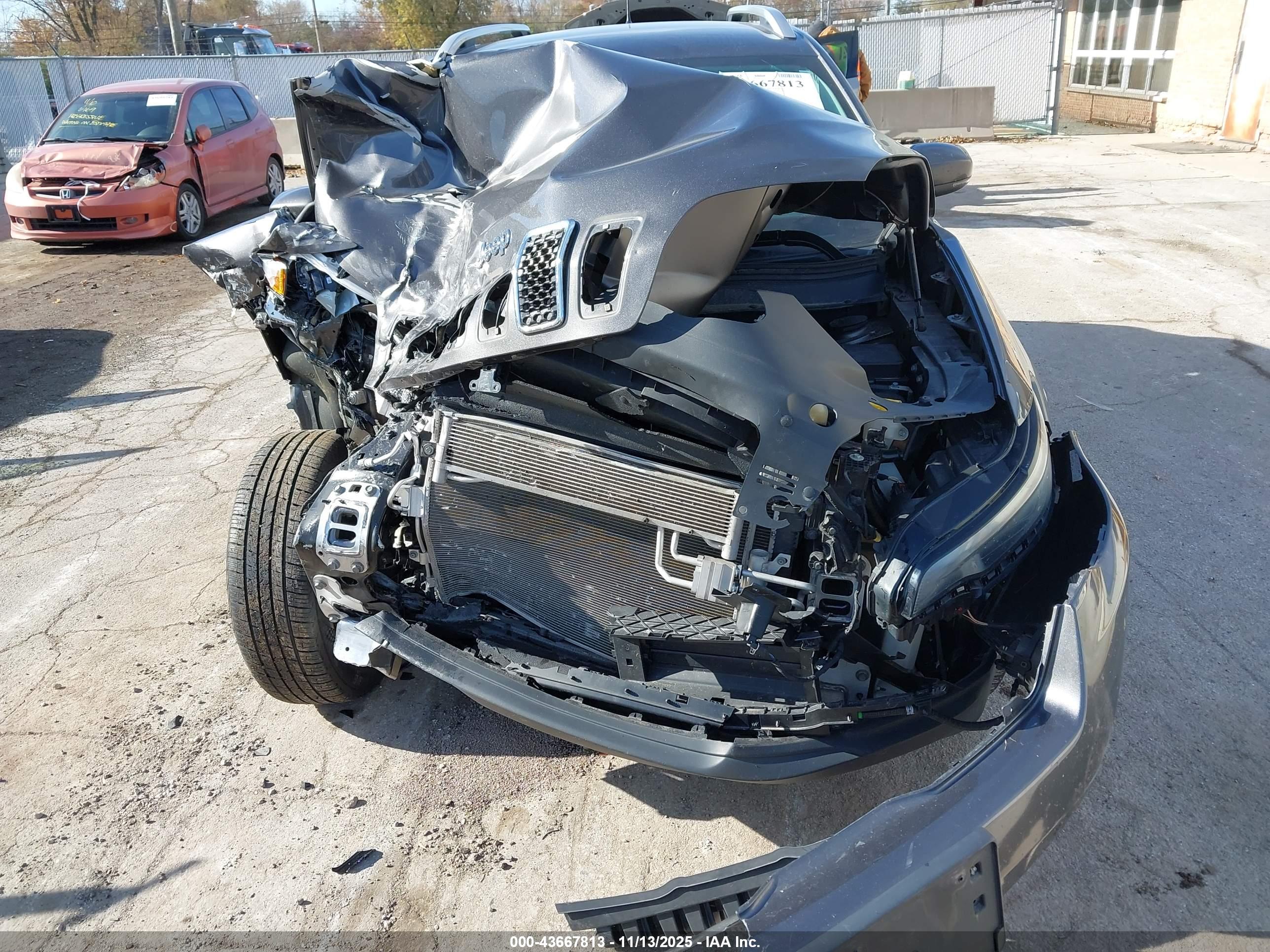 JEEP CHEROKEE image 6