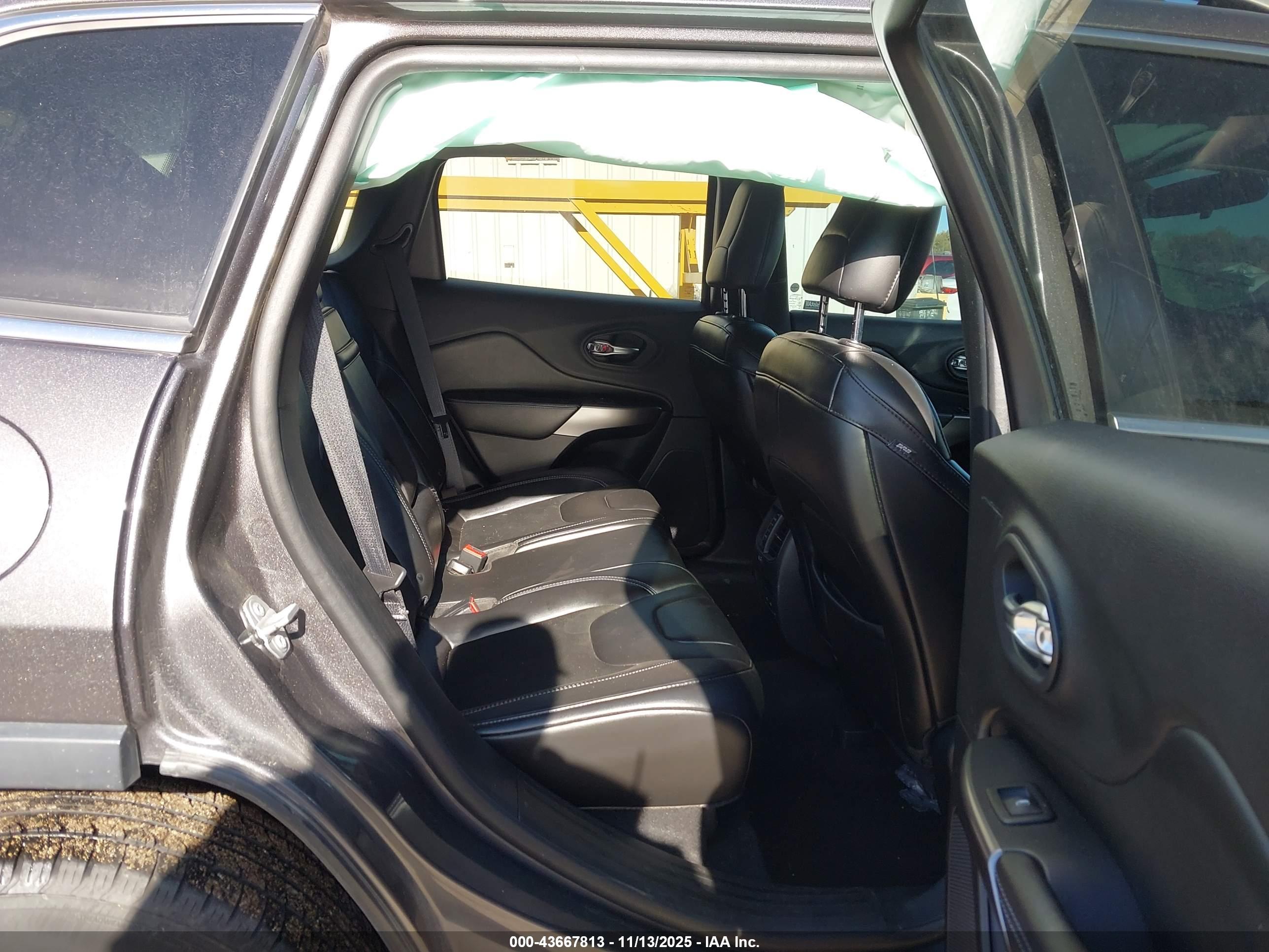 JEEP CHEROKEE image 8