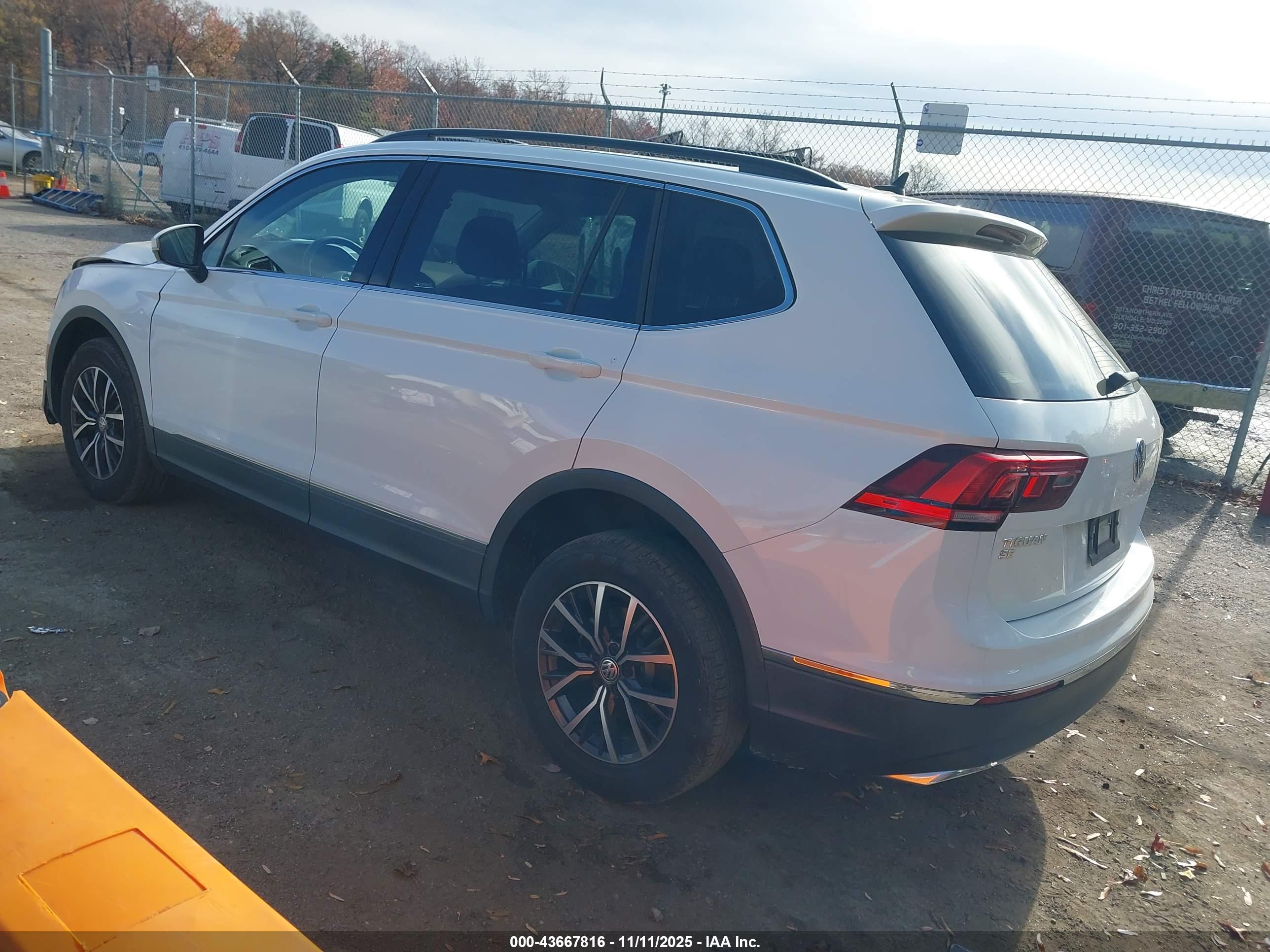 VOLKSWAGEN TIGUAN image 3
