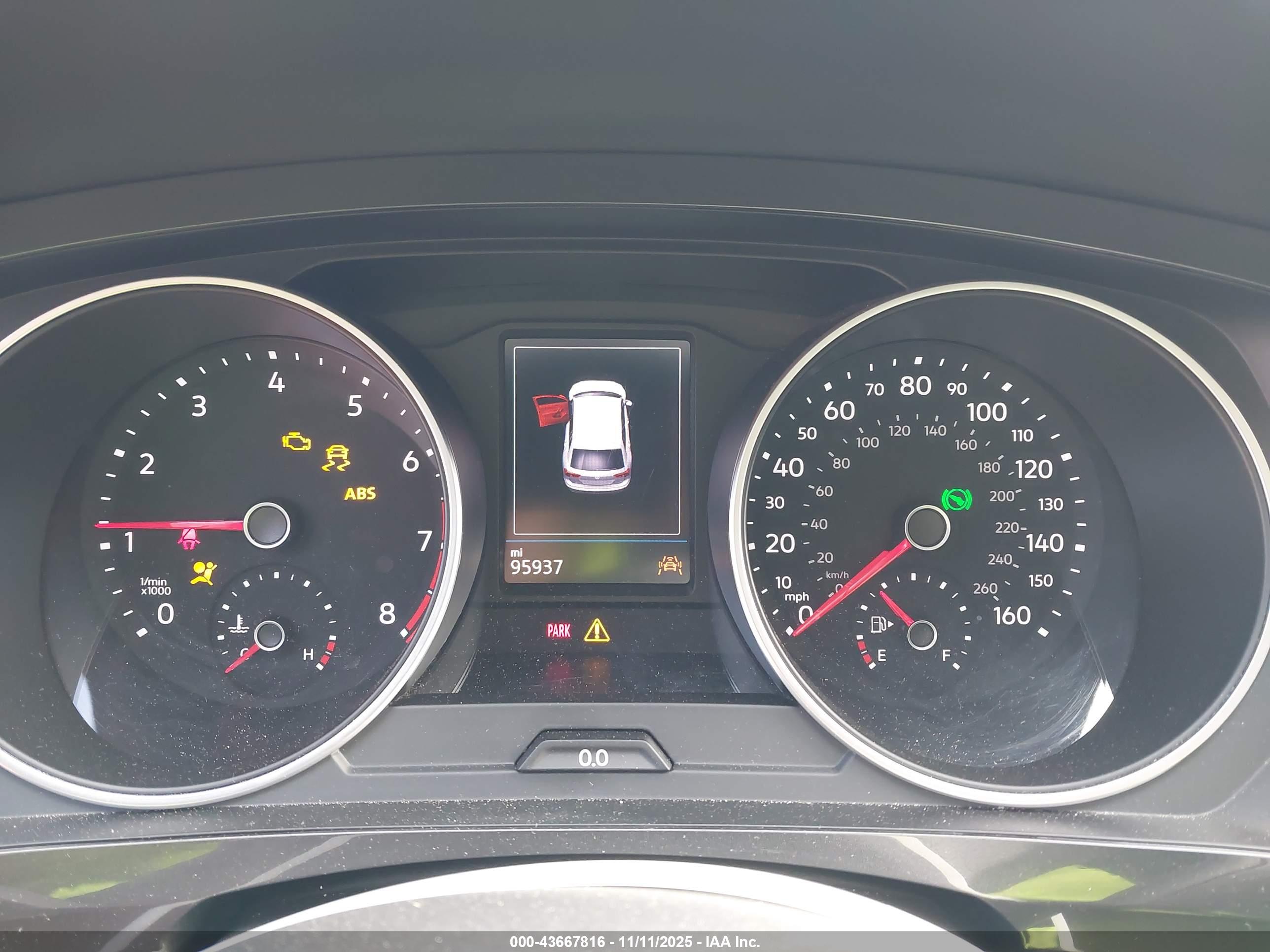 VOLKSWAGEN TIGUAN image 7