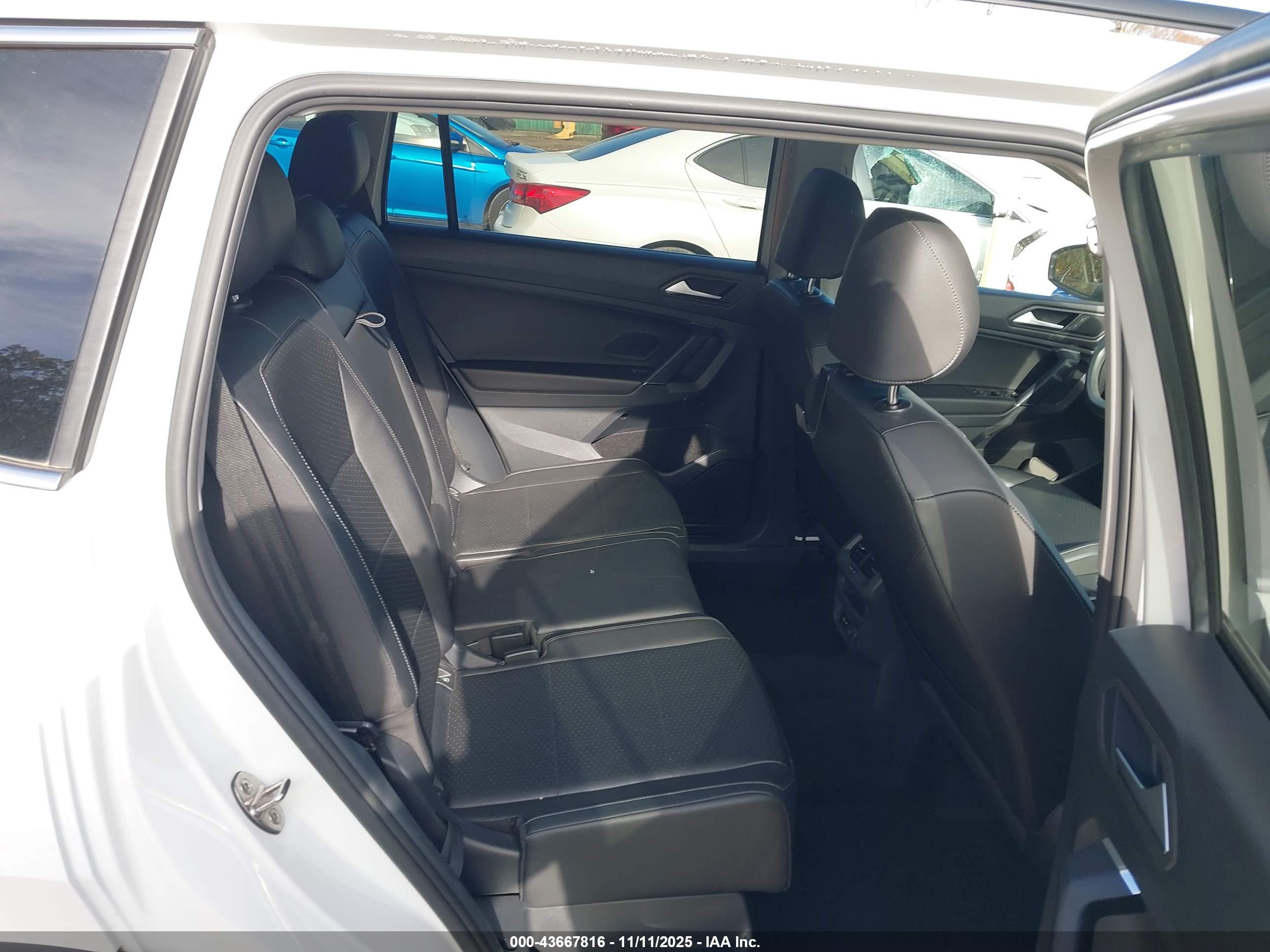 VOLKSWAGEN TIGUAN image 8