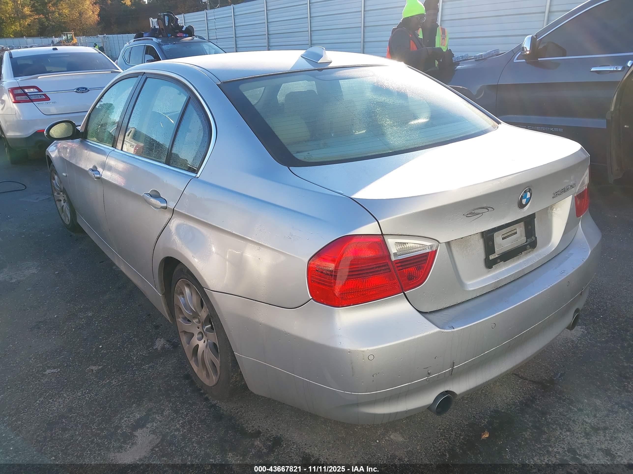 BMW 335XI image 3