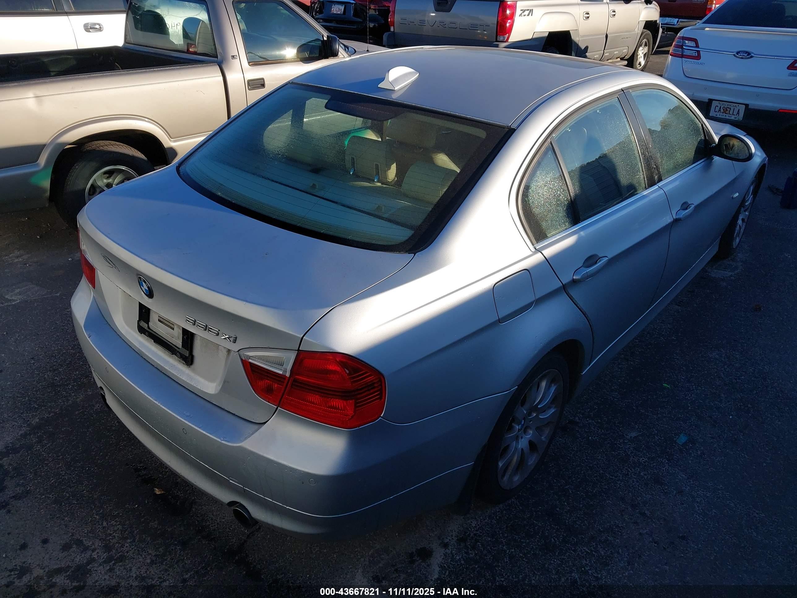 BMW 335XI image 4
