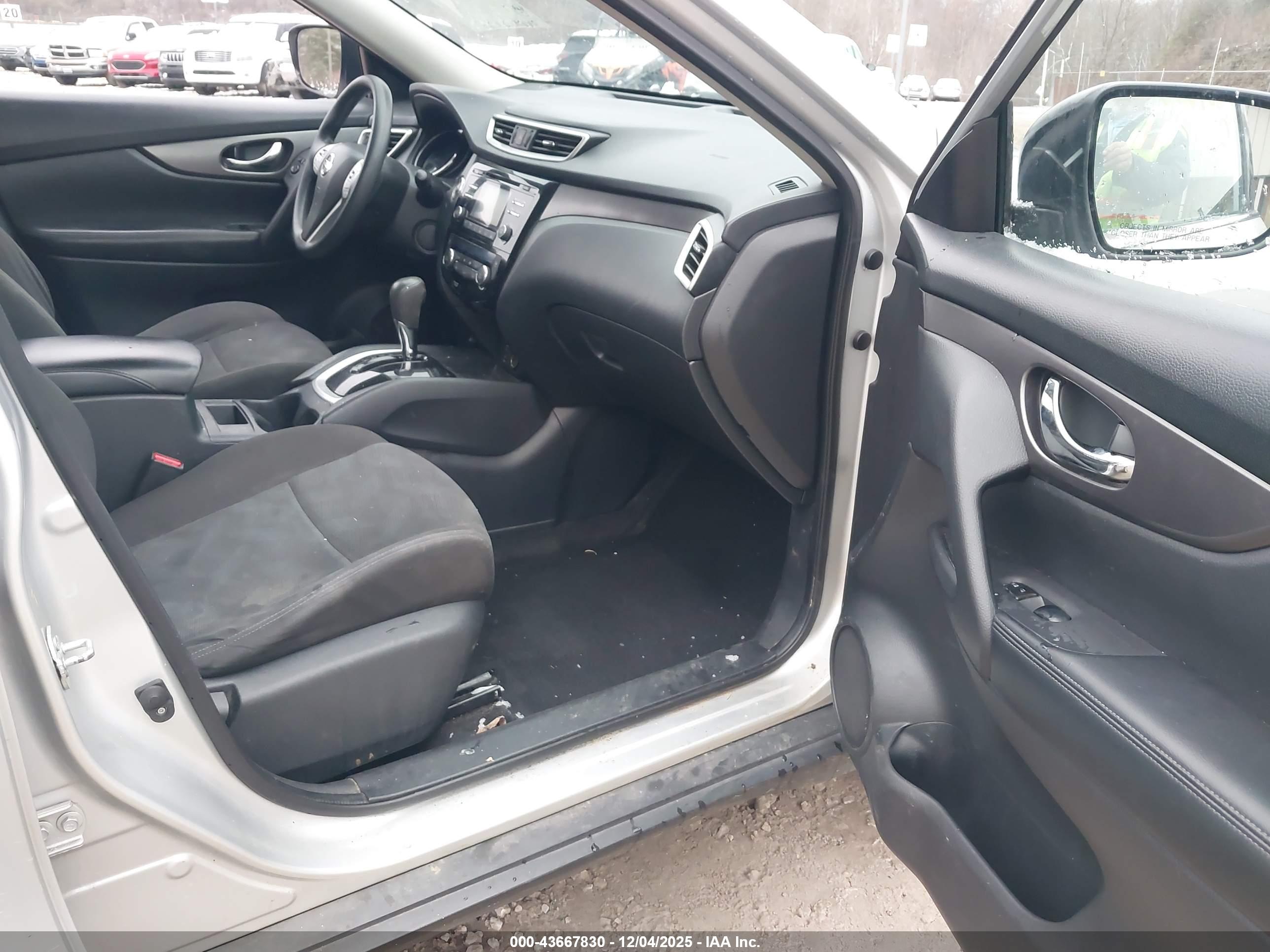 NISSAN ROGUE image 5