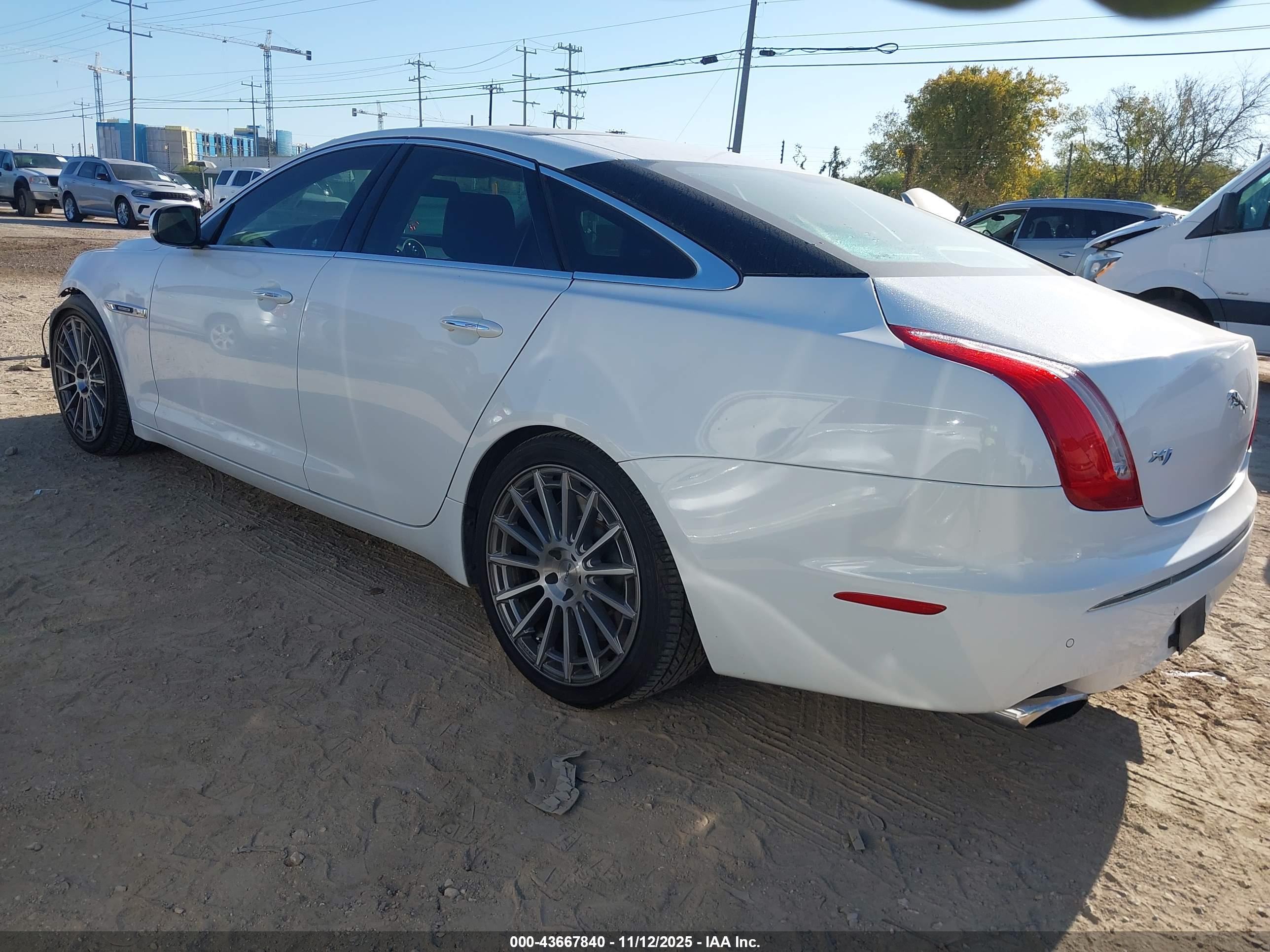 JAGUAR XJ image 3