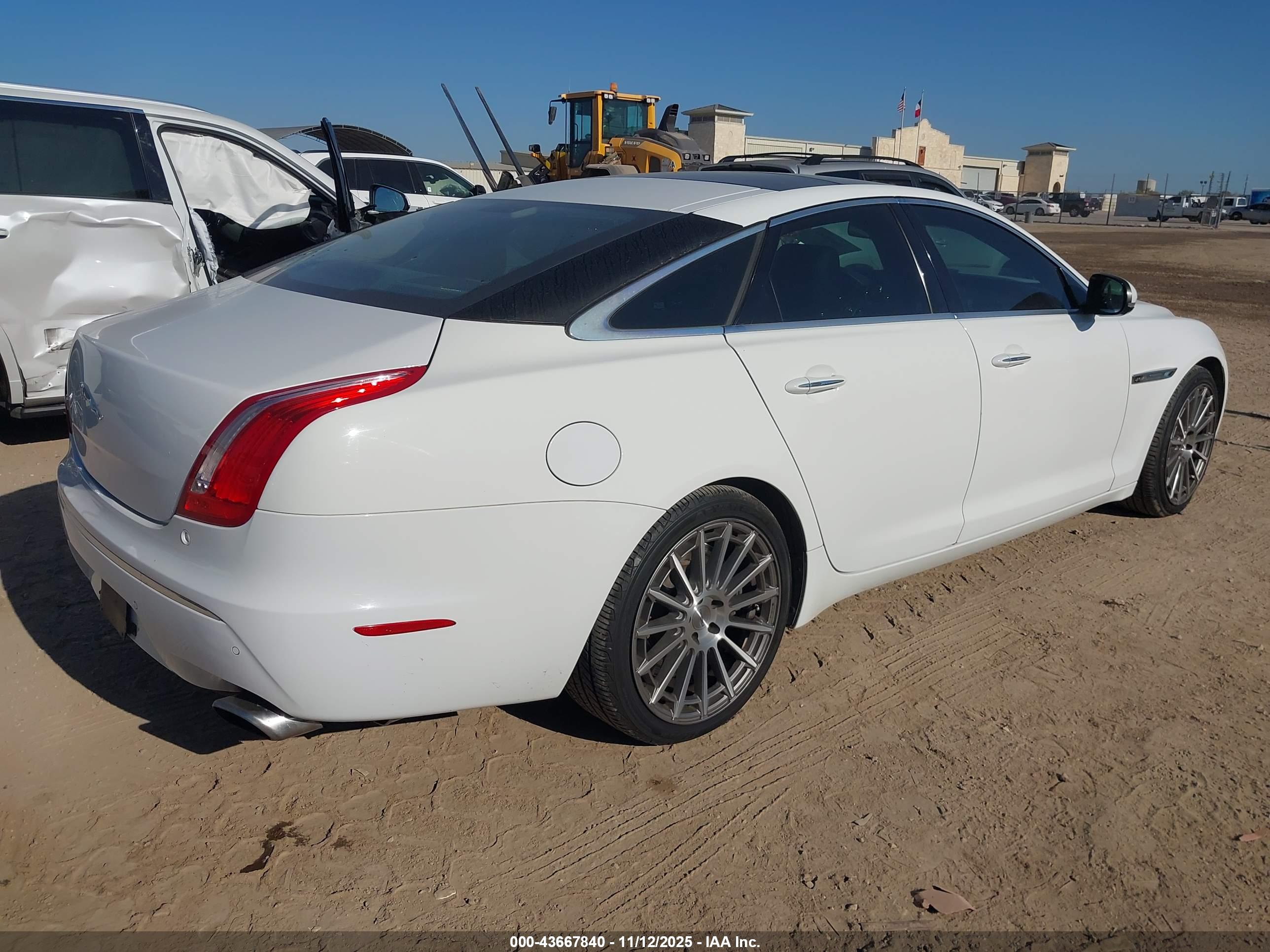 JAGUAR XJ image 4