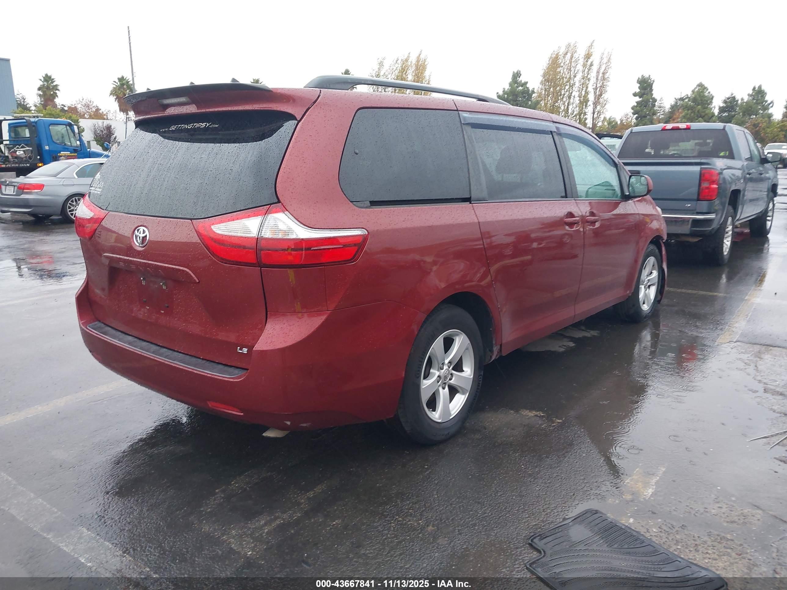 TOYOTA SIENNA image 4