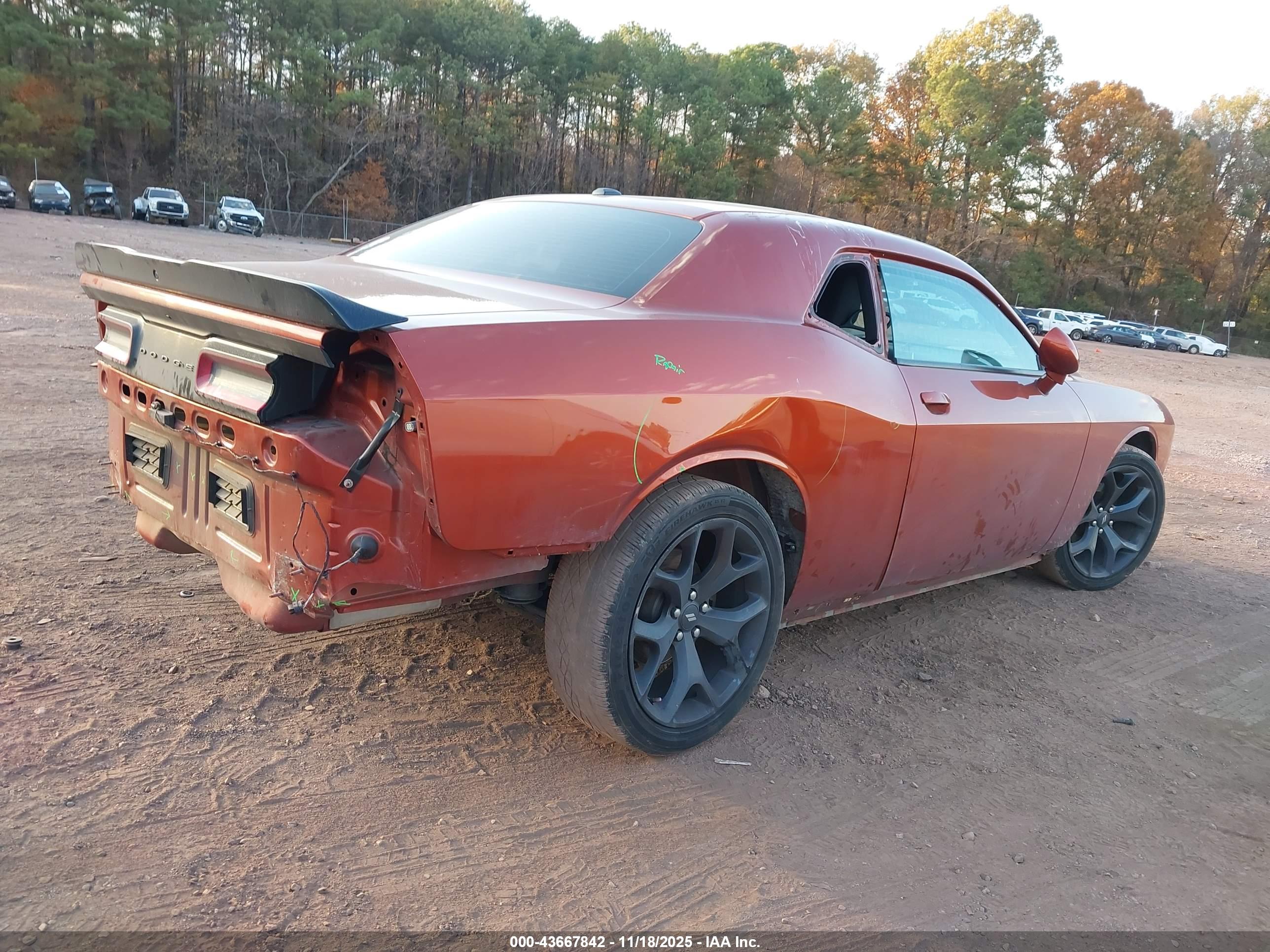 DODGE CHALLENGER image 4