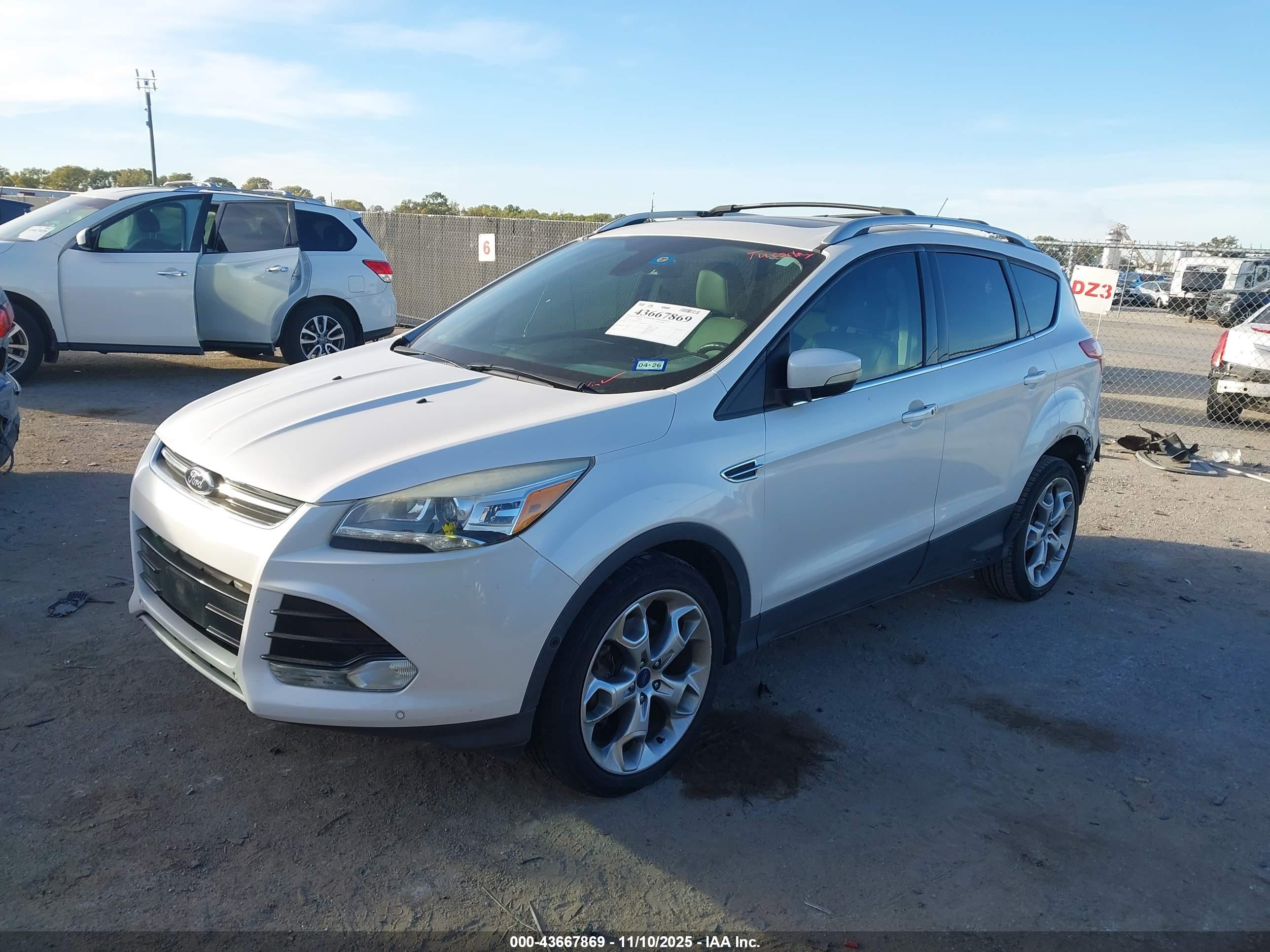 FORD ESCAPE image 2