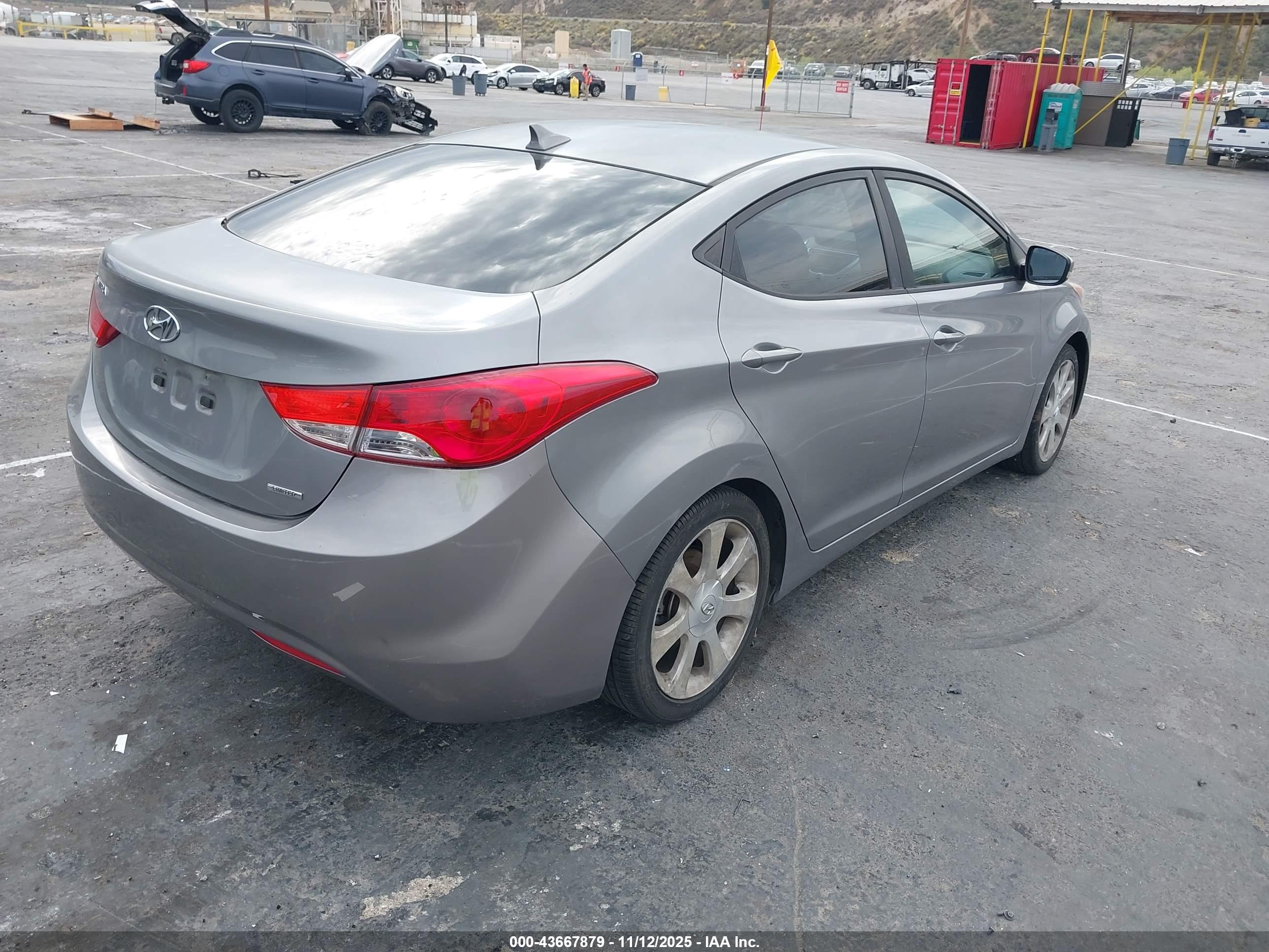 HYUNDAI ELANTRA image 4