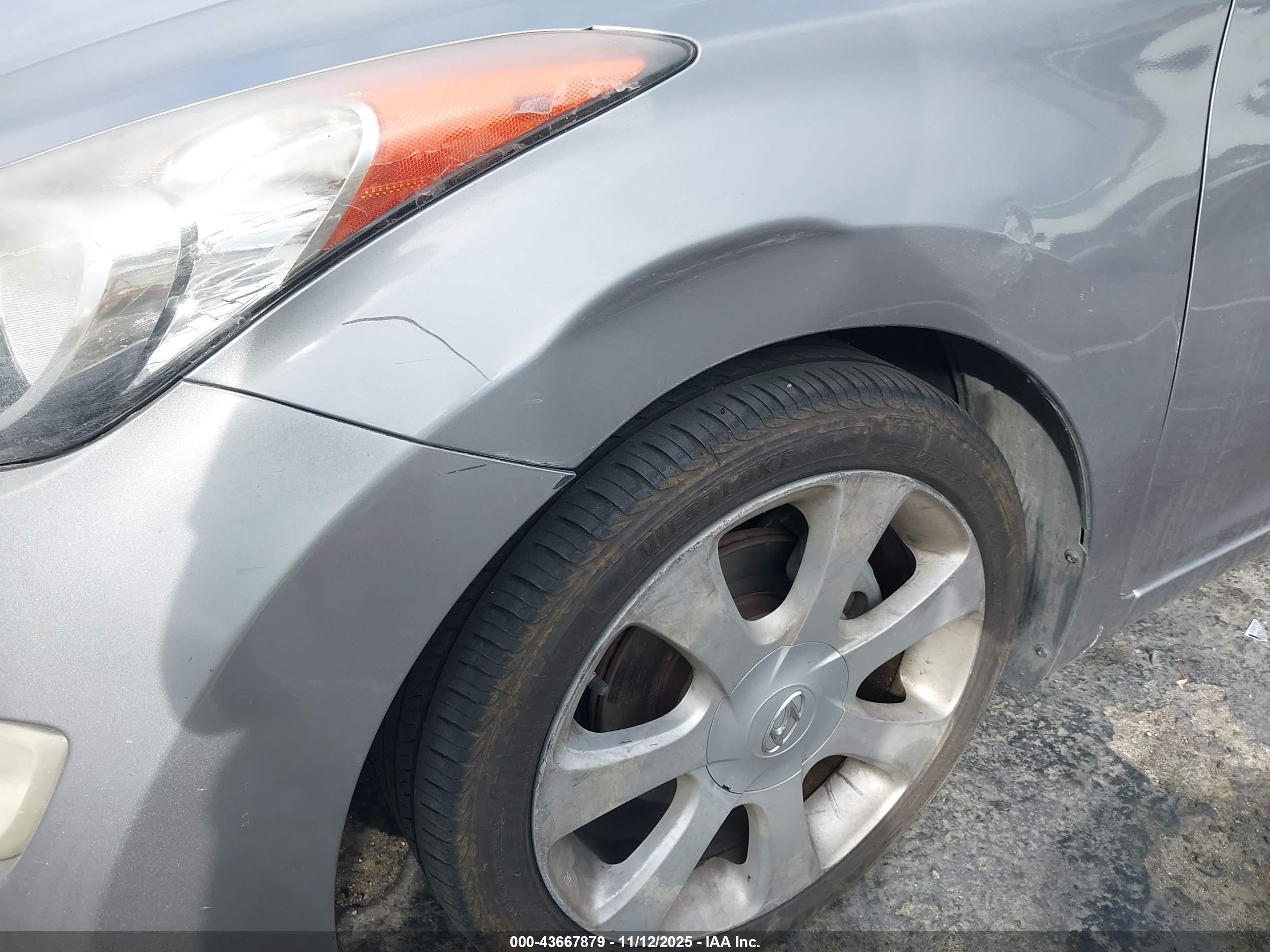 HYUNDAI ELANTRA image 6