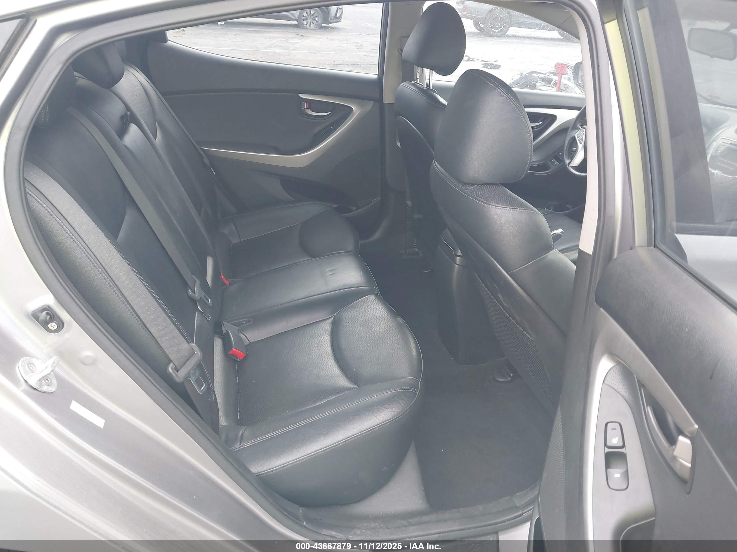 HYUNDAI ELANTRA image 8