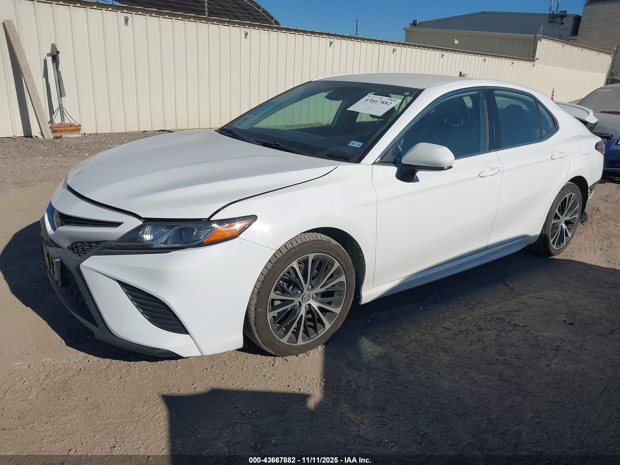 TOYOTA CAMRY image 2
