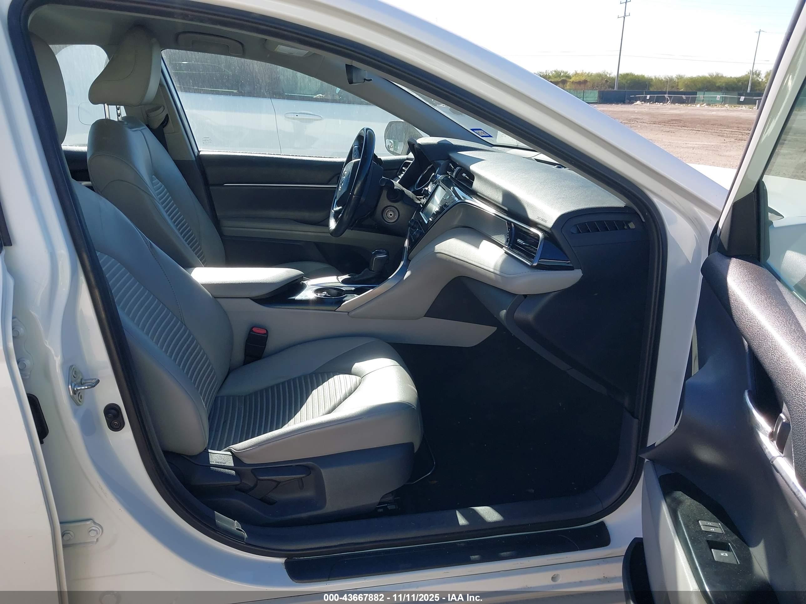TOYOTA CAMRY image 5