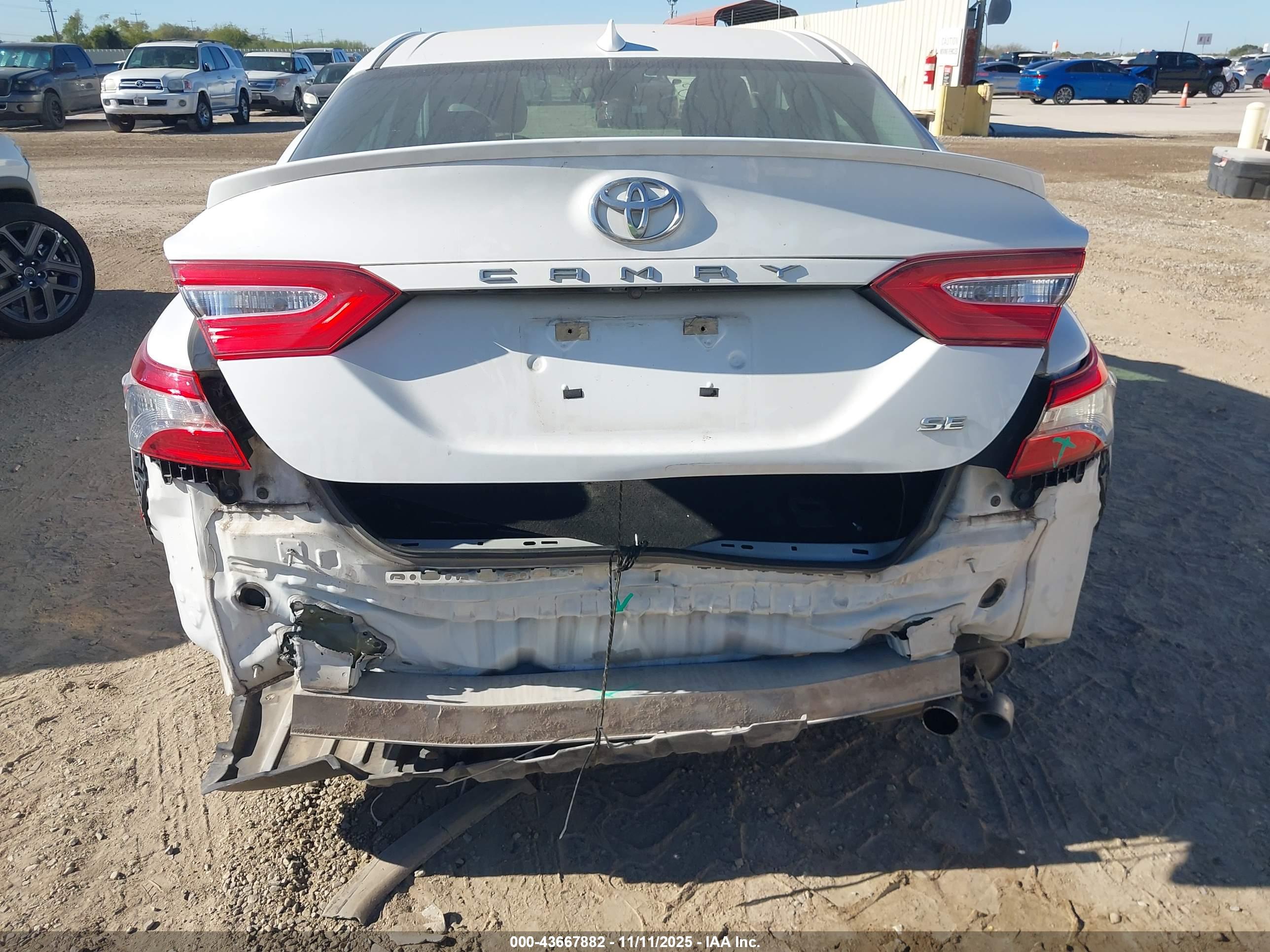 TOYOTA CAMRY image 6