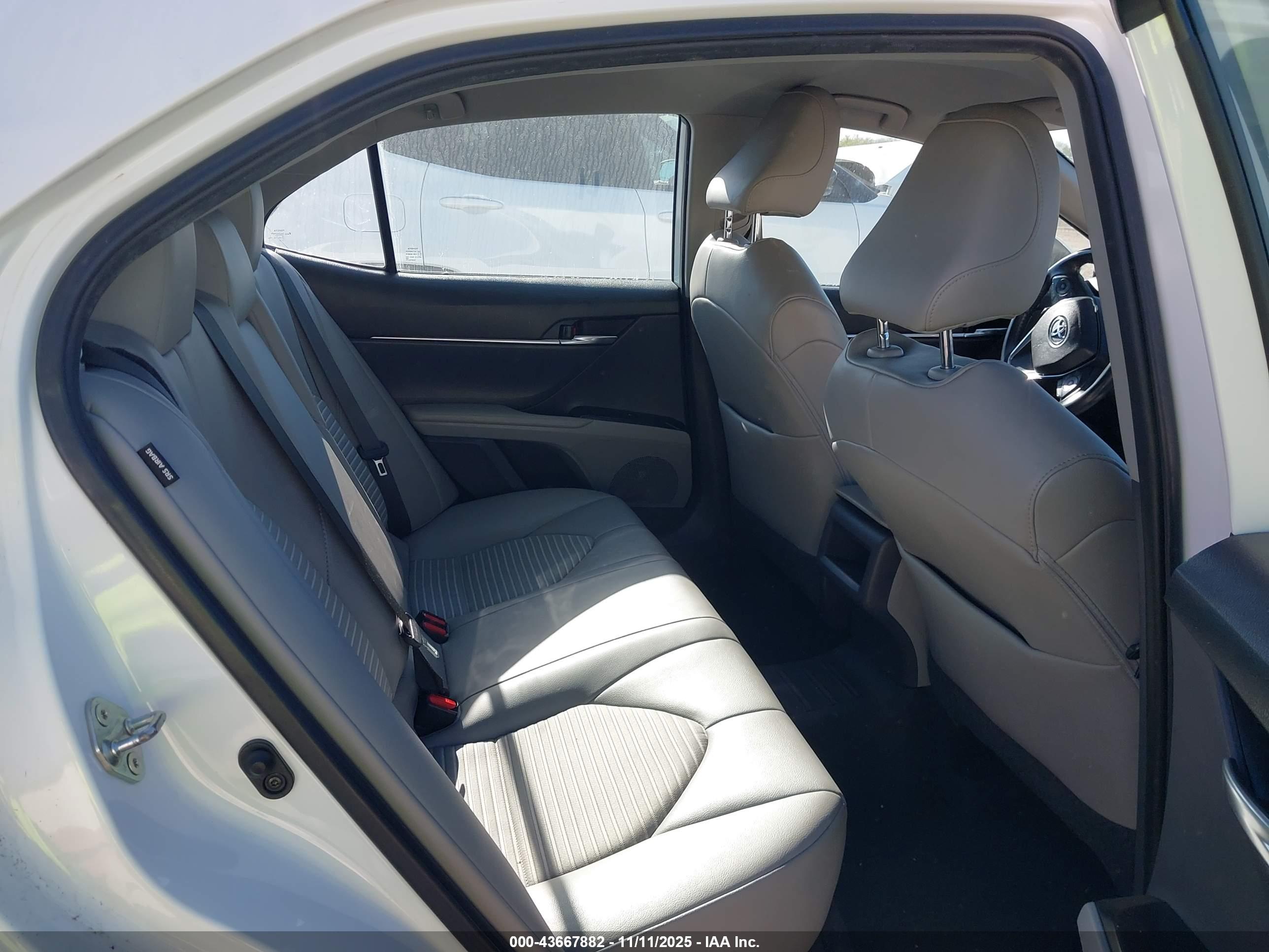 TOYOTA CAMRY image 8
